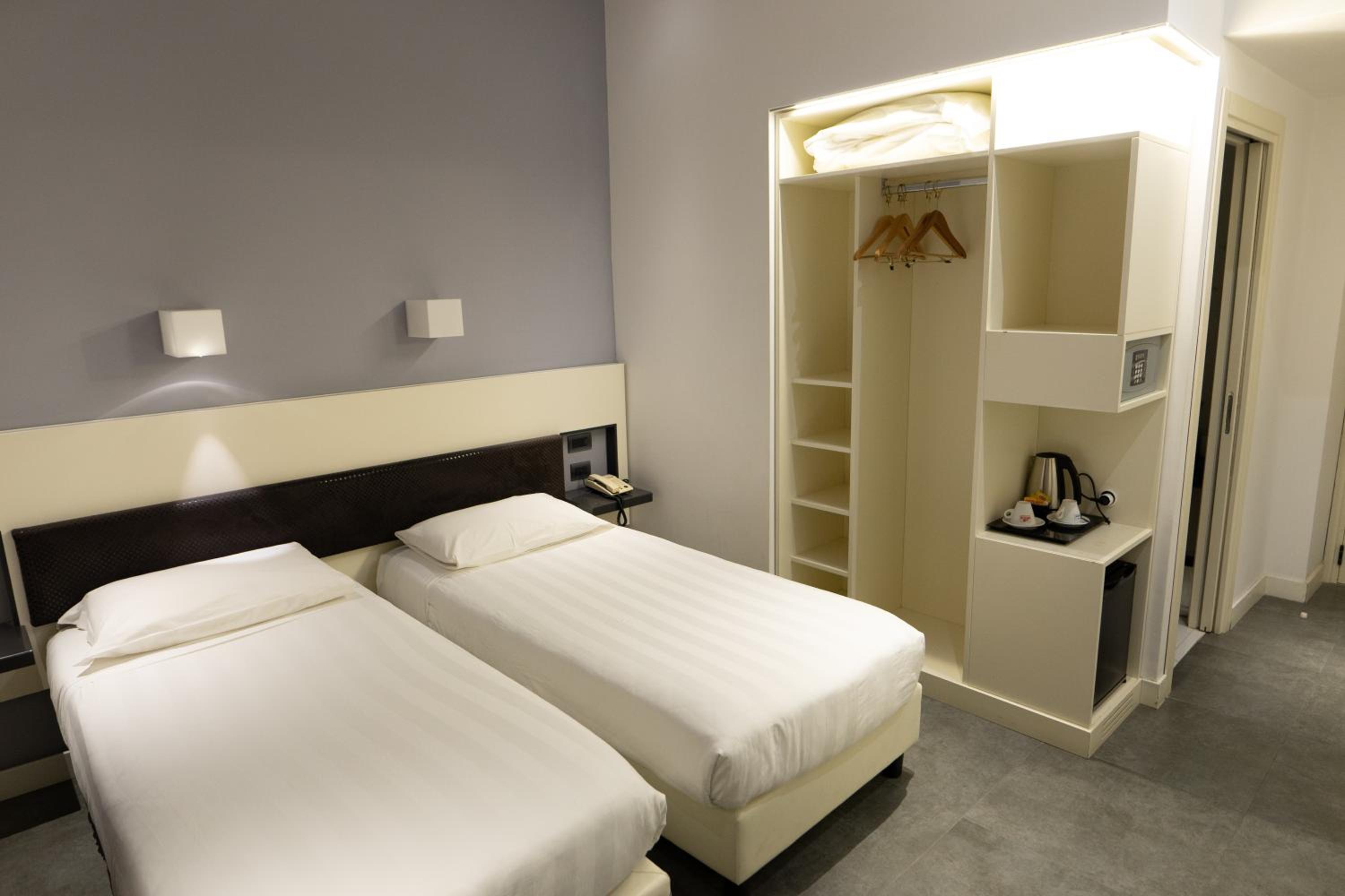 Standard Double or Twin Room photo 2