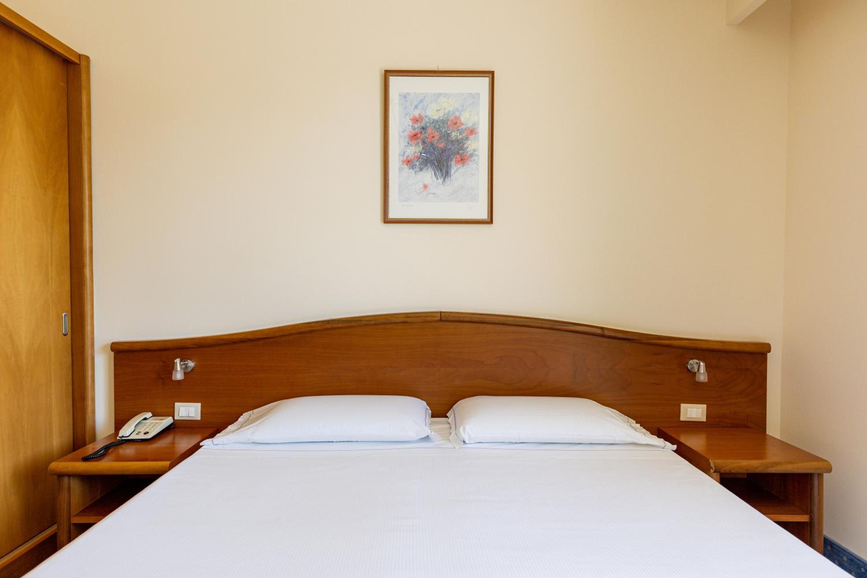 Classic Double or Twin Room - Photo 6