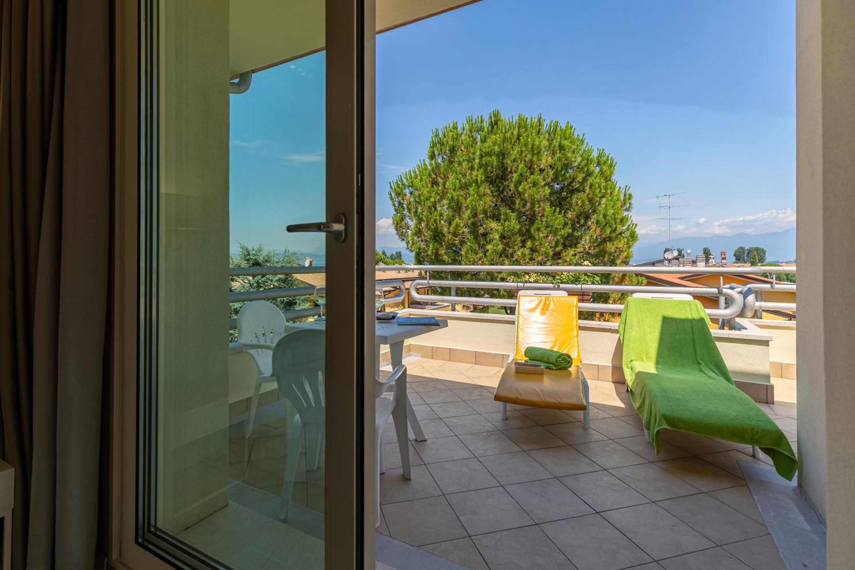 Suite - Photo 20