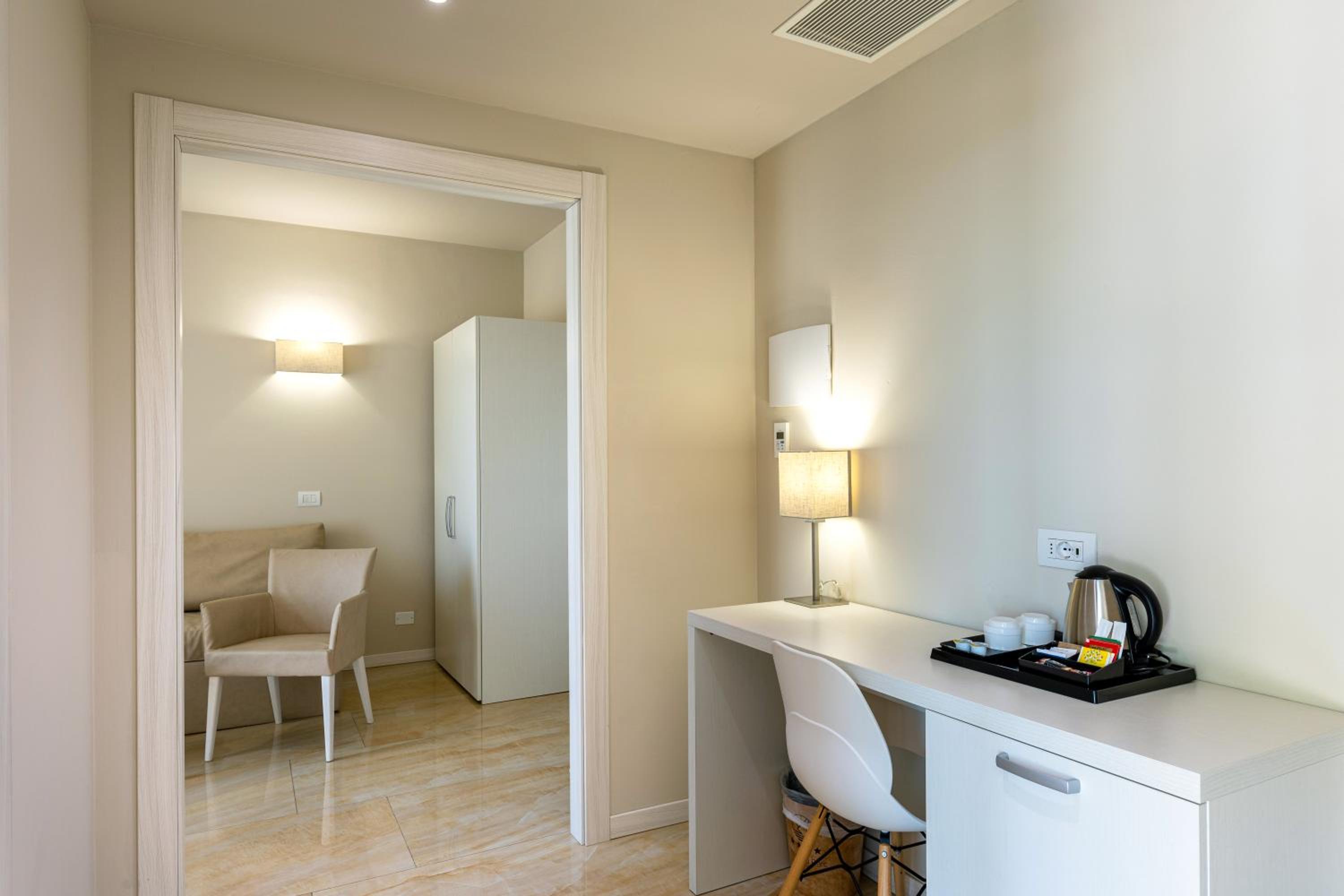 Suite - Photo 9