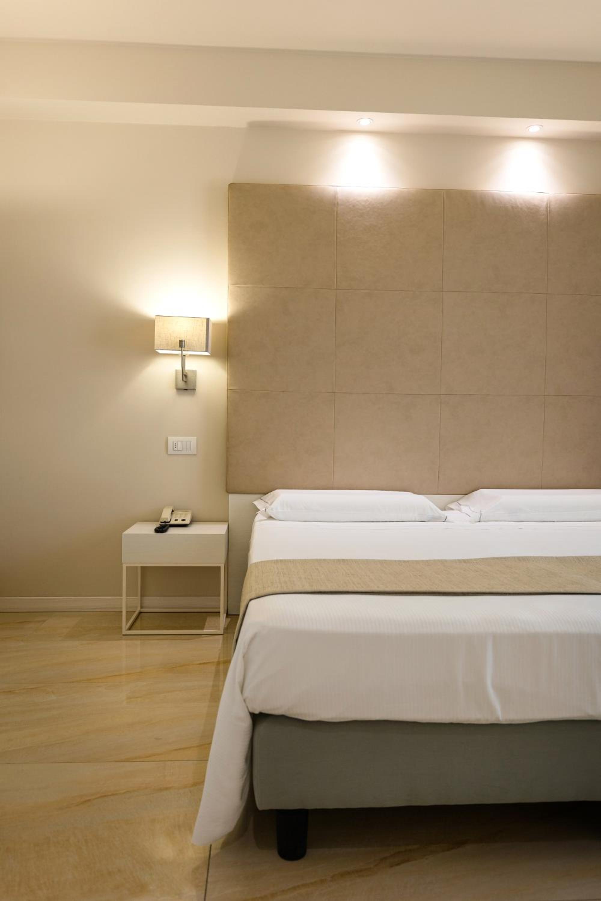 Suite - Photo 3