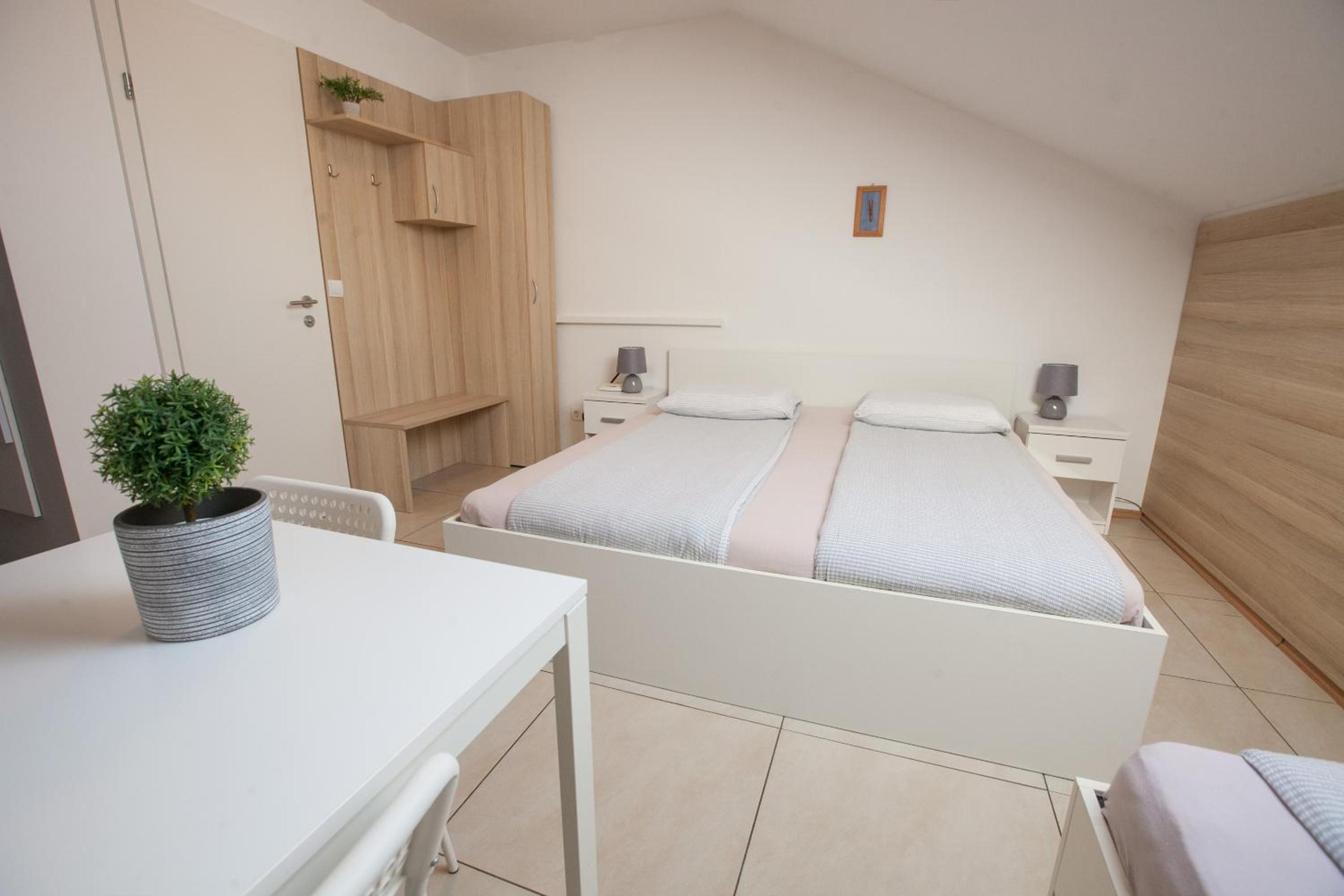 Comfort Triple Room - Photo 12