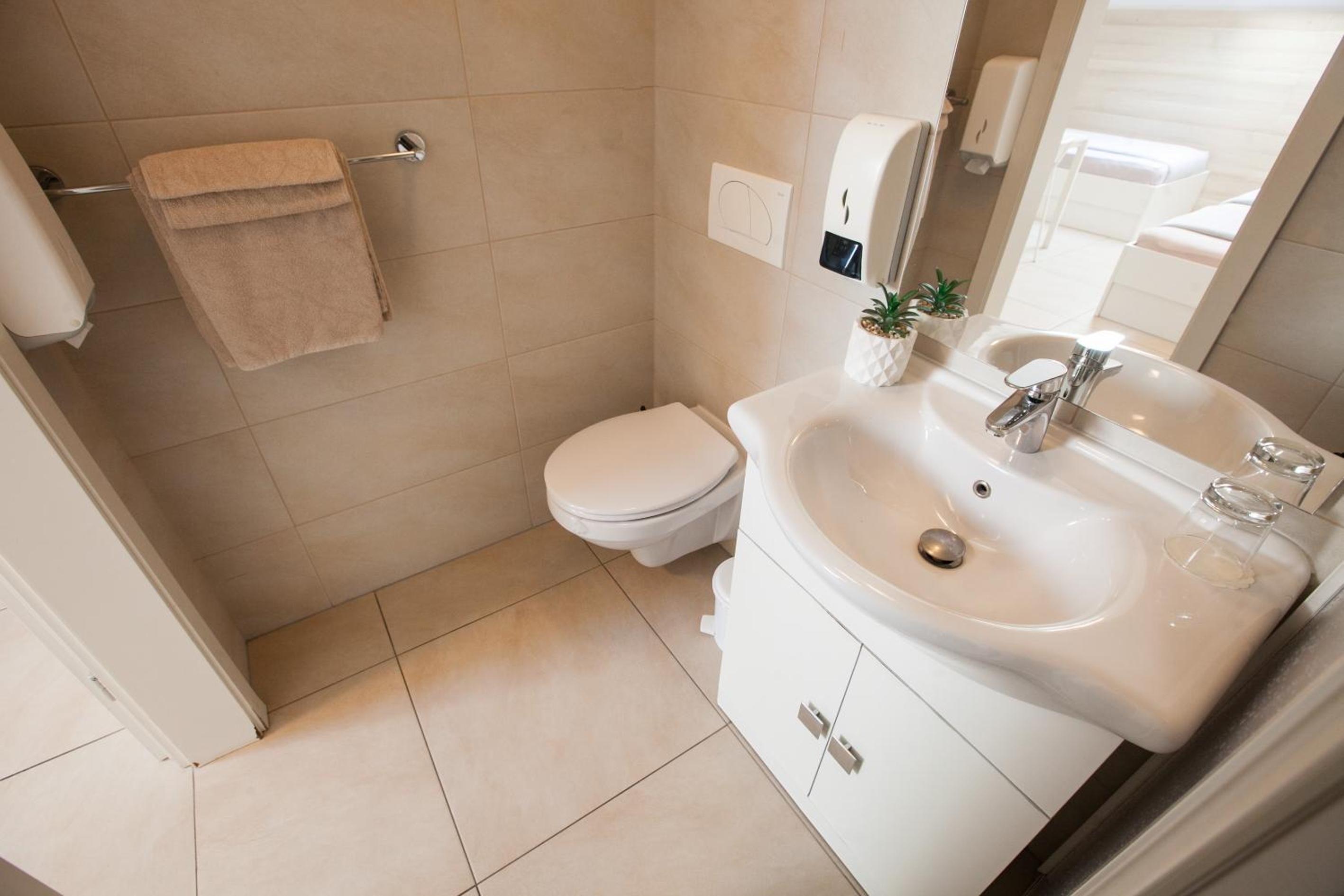 Comfort Triple Room - Photo 4