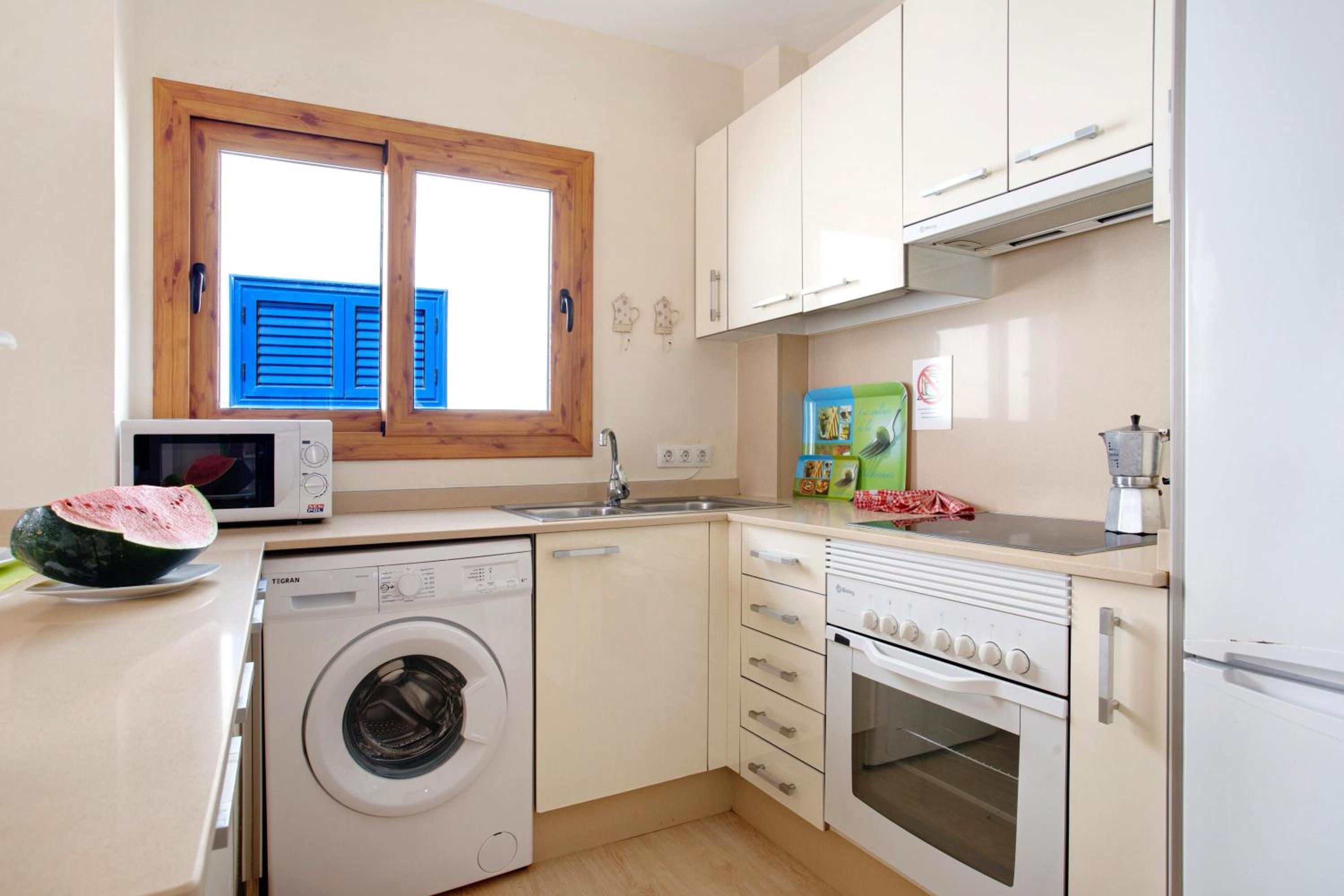 Two-Bedroom House - Photo 18
