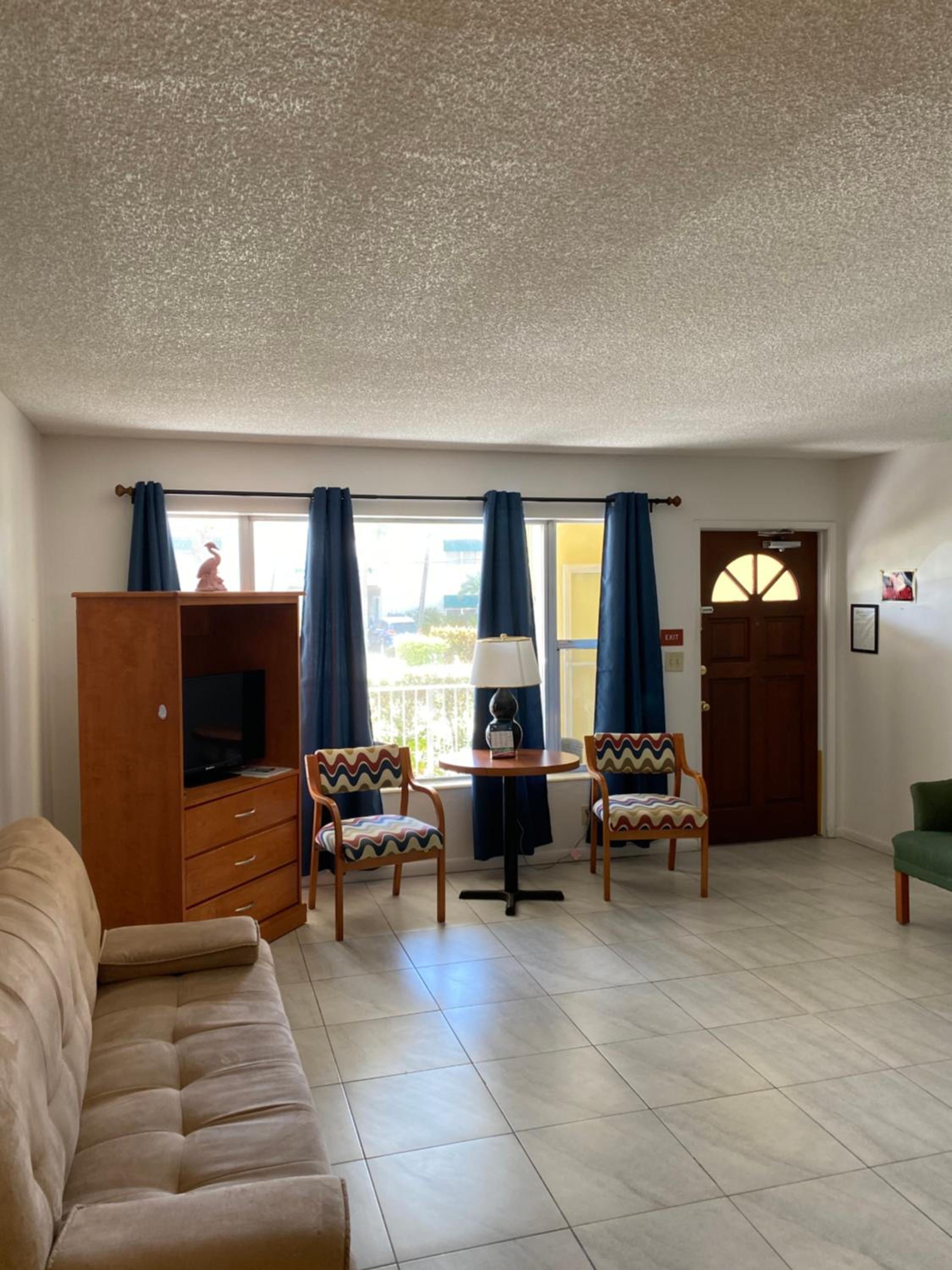 One-Bedroom Apartment - Photo 11