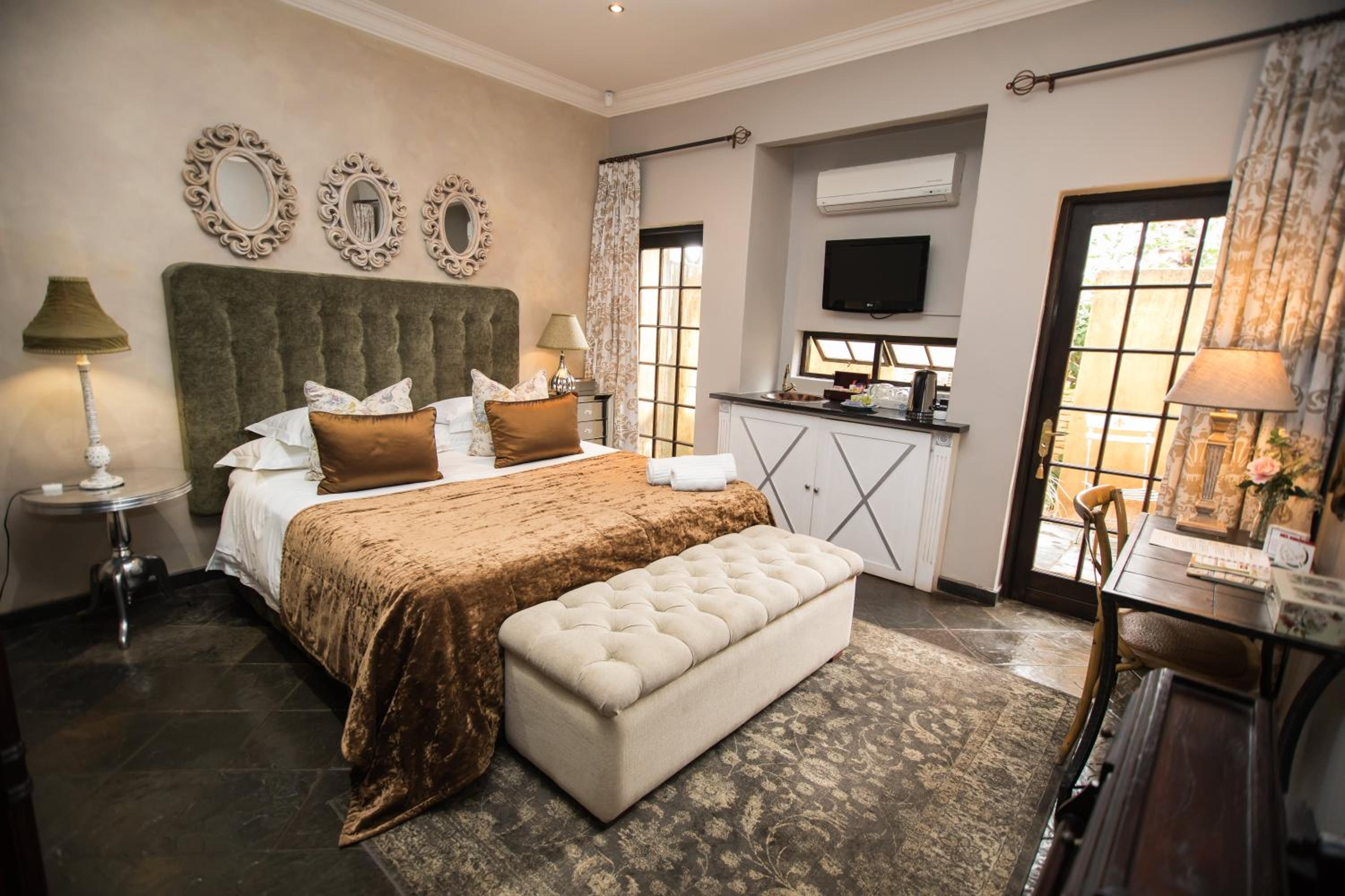 Deluxe Suite - Photo 5