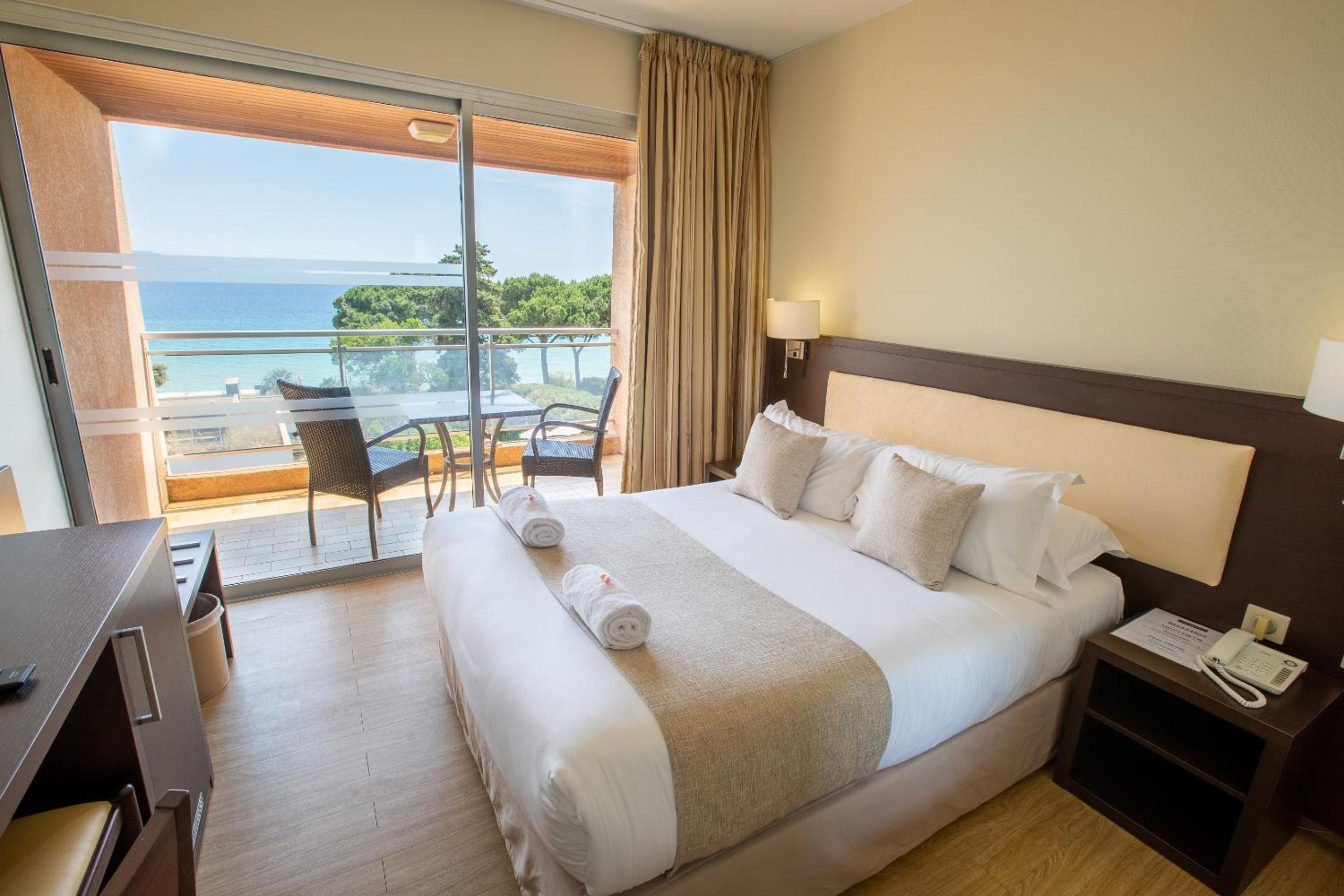 Small Standard Double Room Sea View with Balcony (43 ft²)