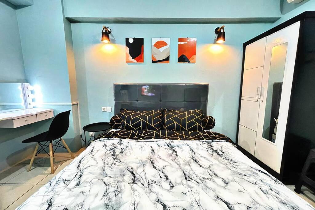 One-Bedroom Apartment - Photo 1