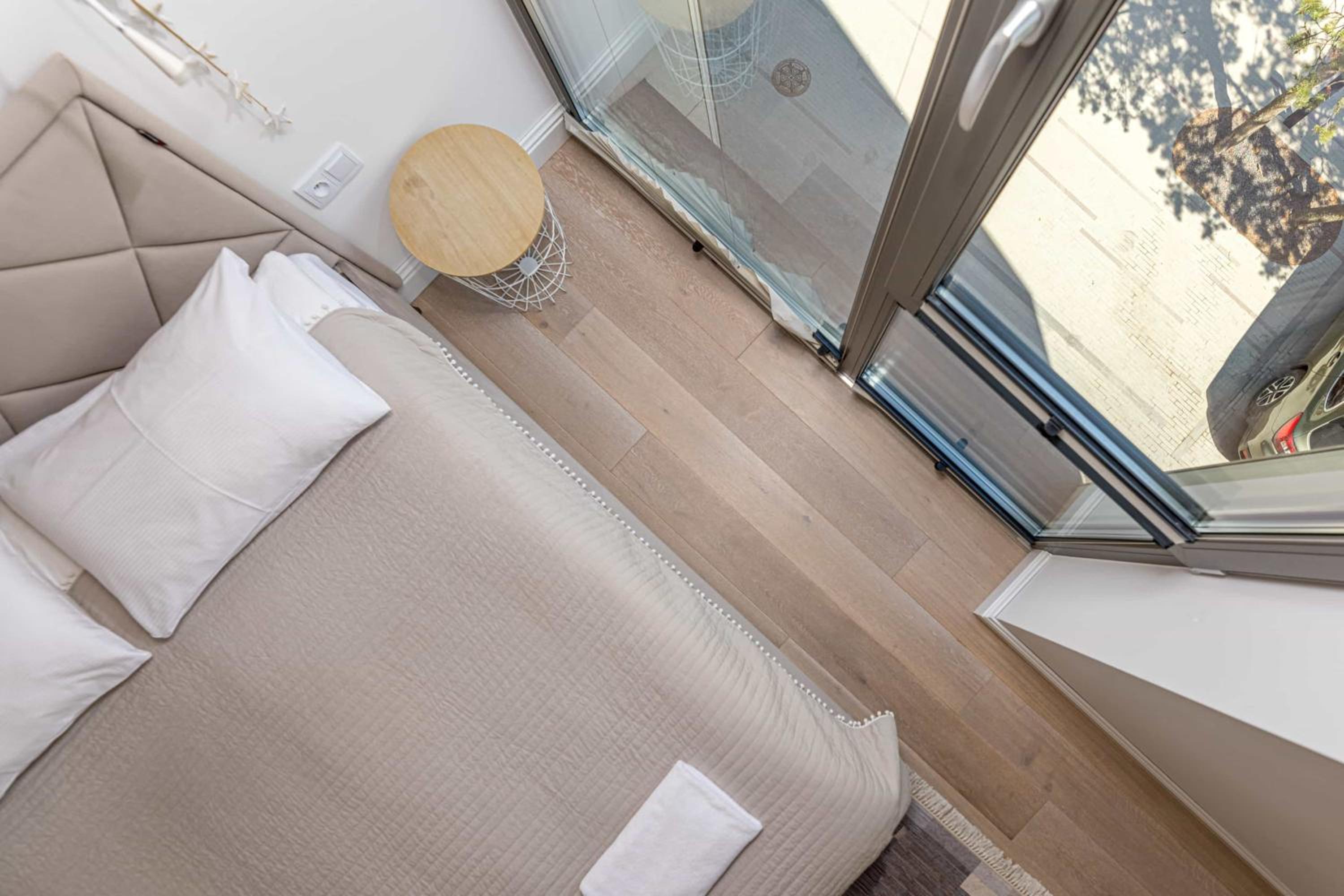 One-Bedroom Apartment with Sea View photo 2