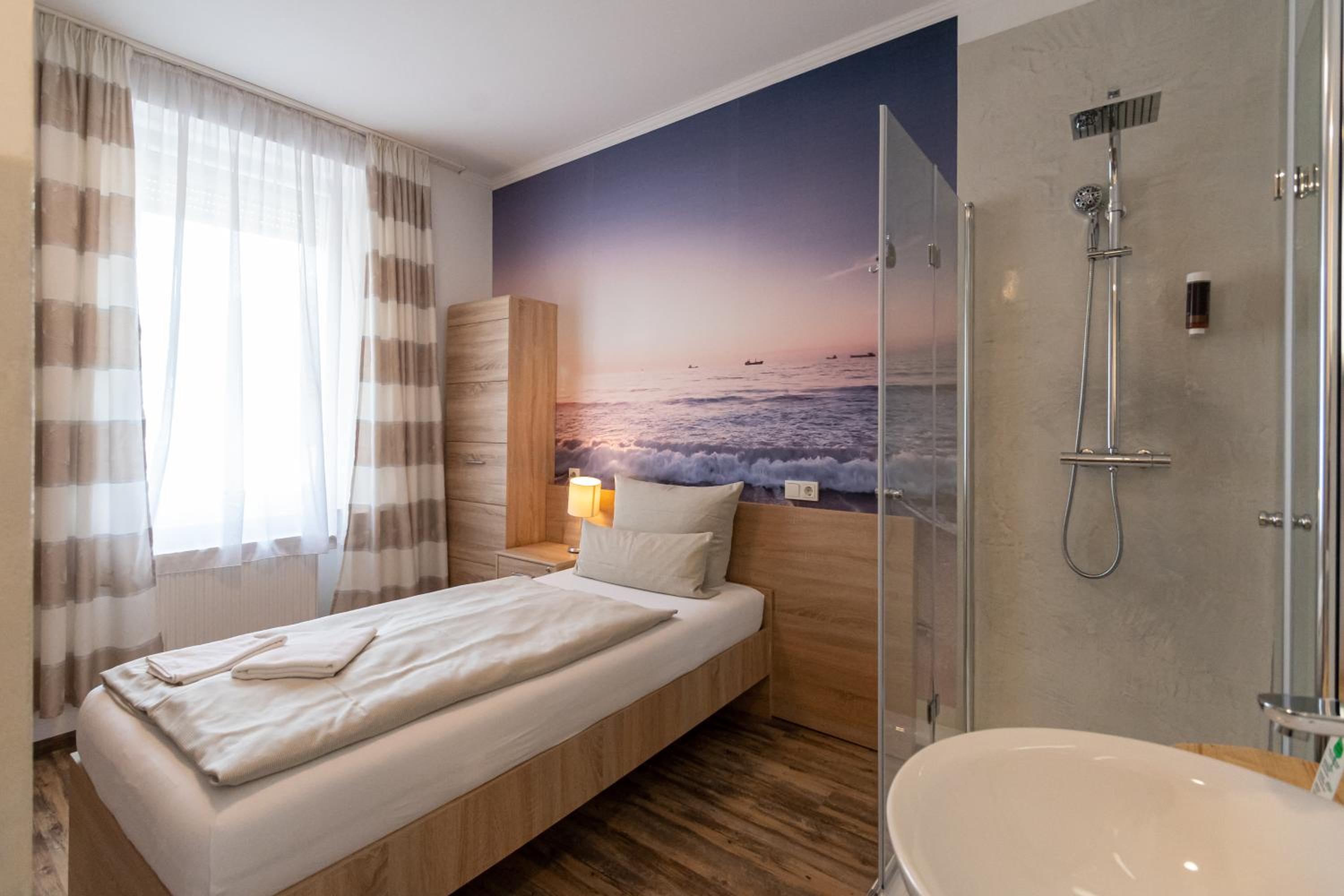 Single Room photo 3