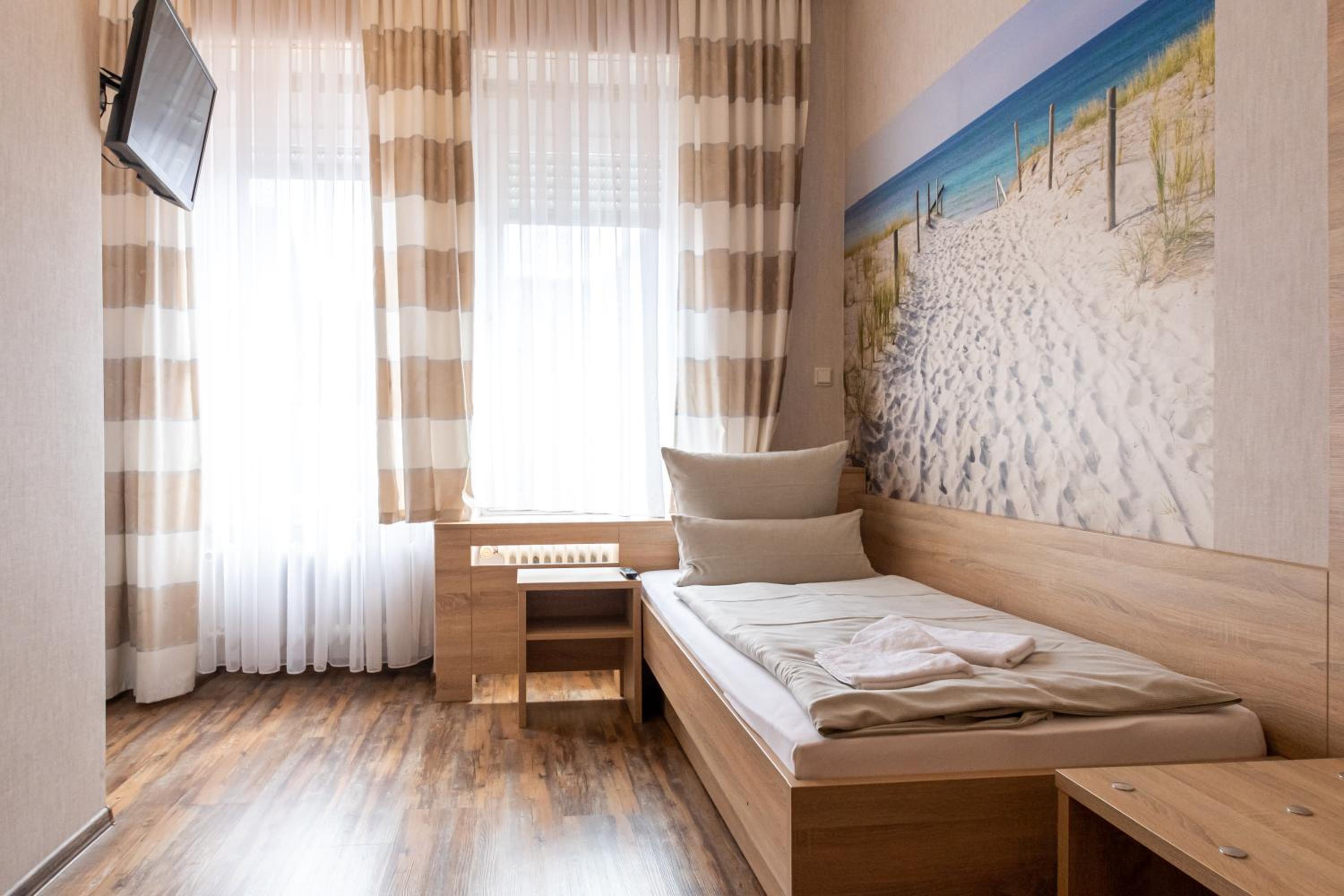 Single Room photo 2