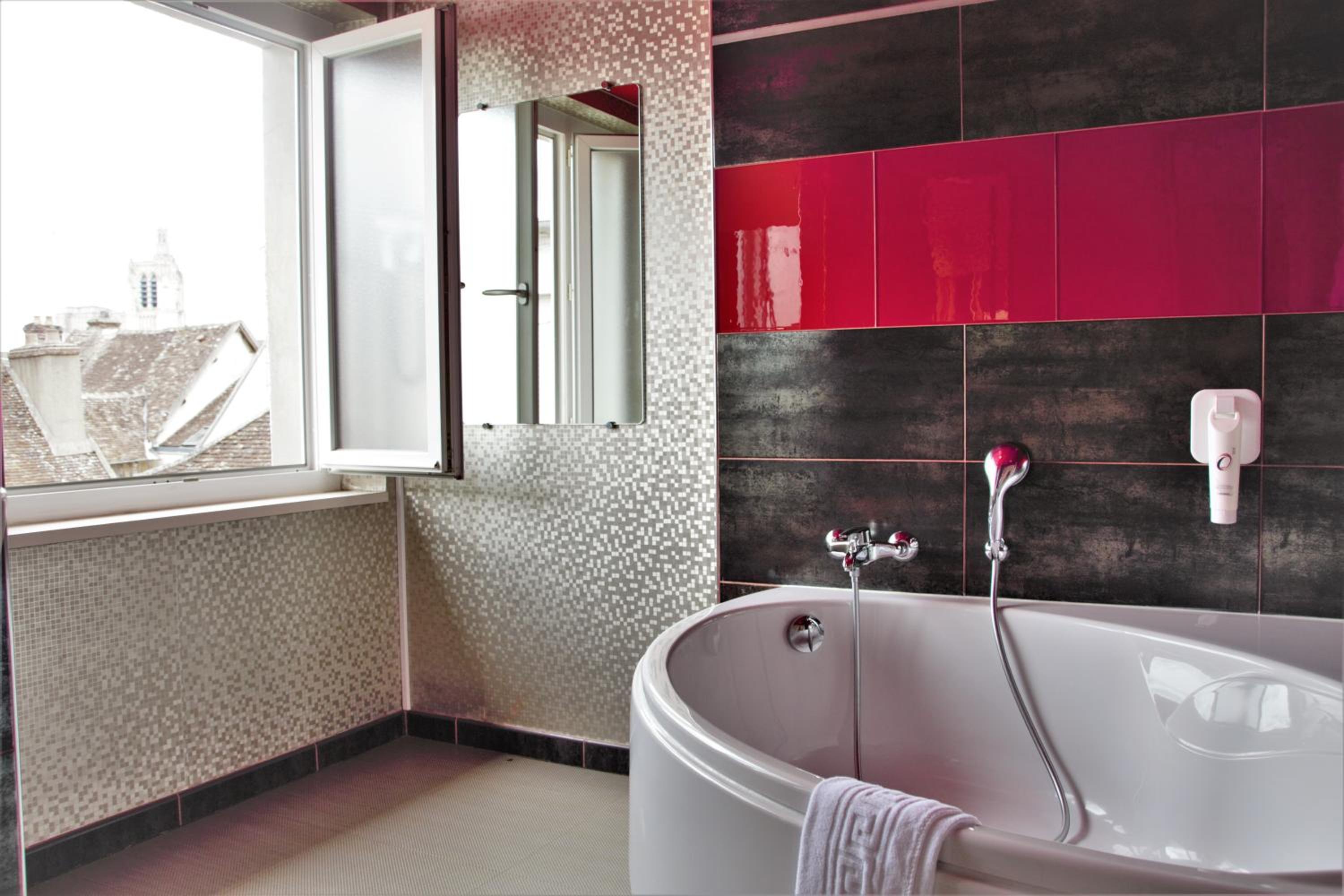 Double Room - Photo 11