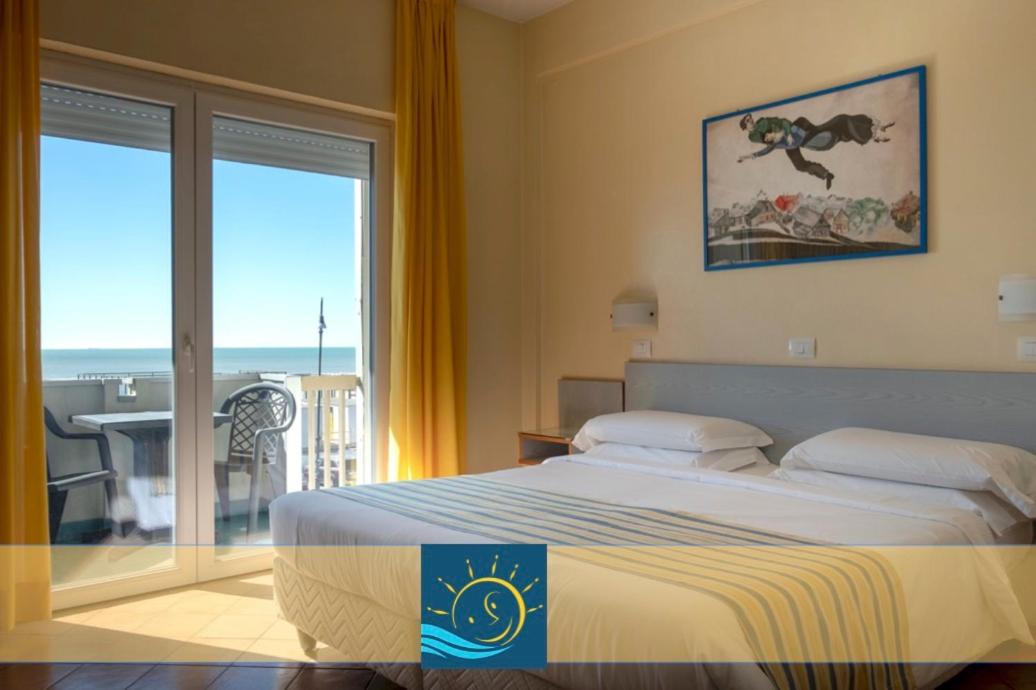 Double or Twin Room with Sea View photo 3