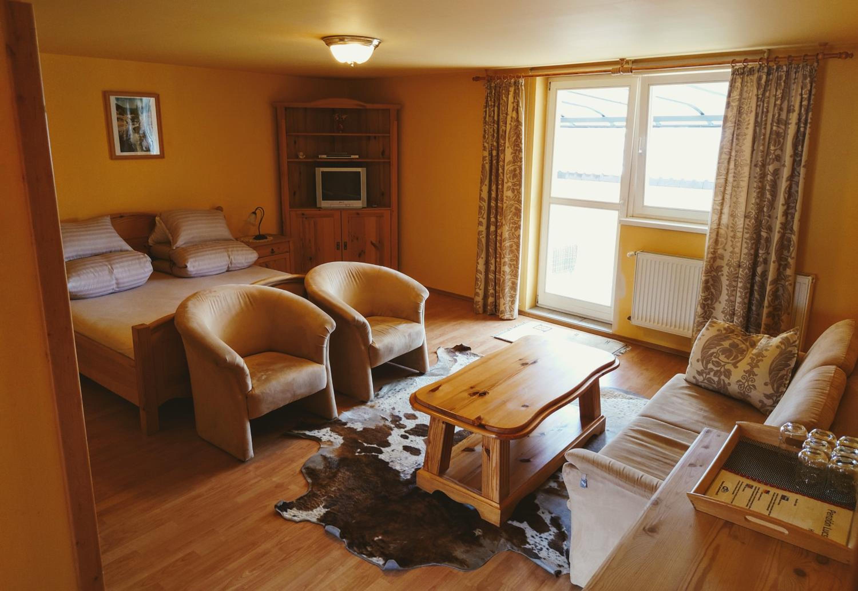 Suite - Photo 2