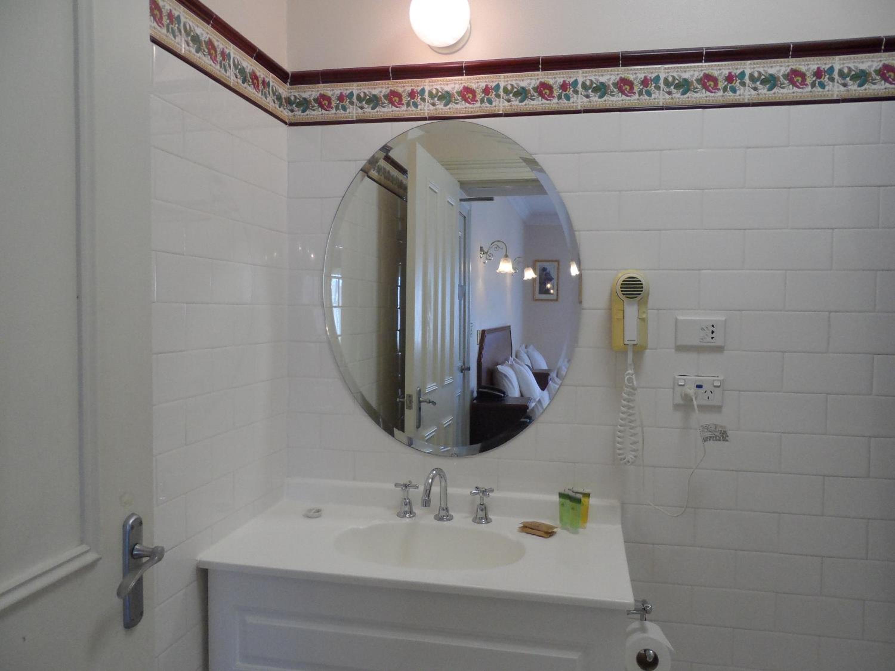 Deluxe Queen Room - Photo 2