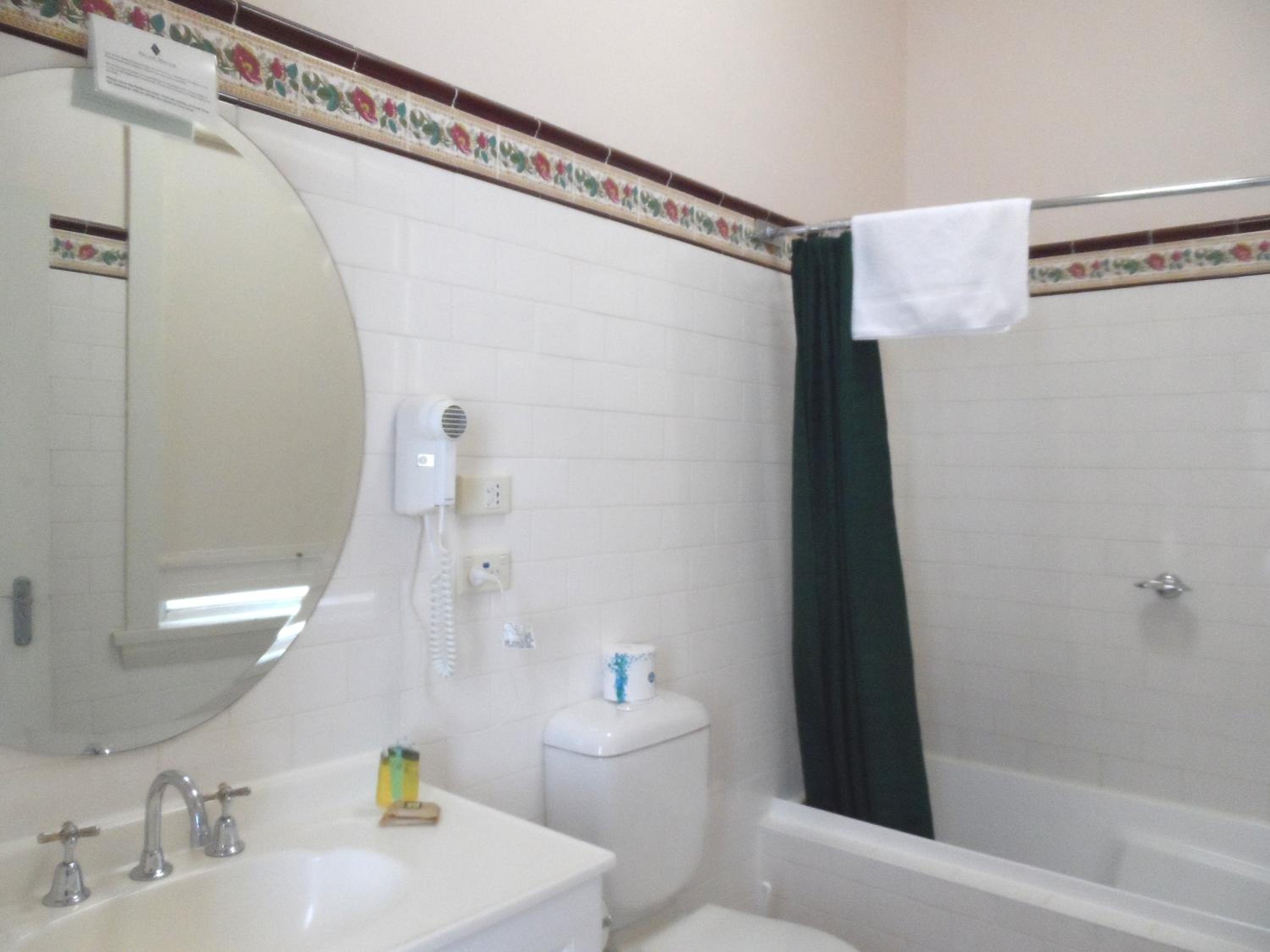 Standard King Room - Photo 7