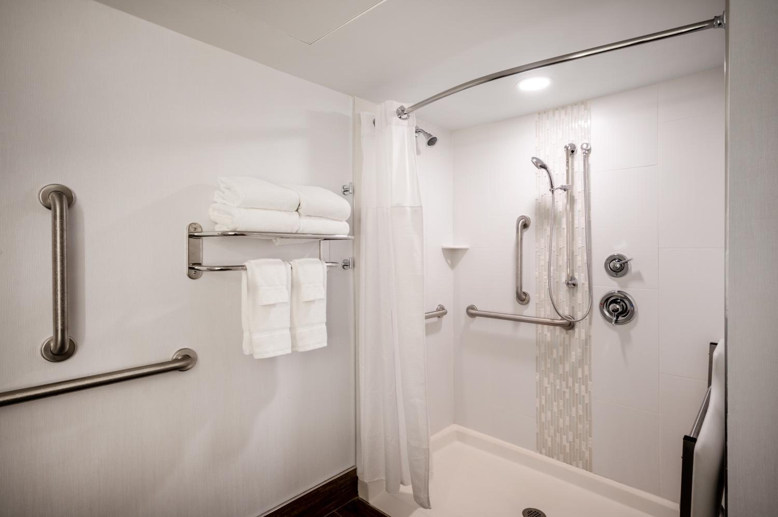 Queen Room - Disability Access photo 3