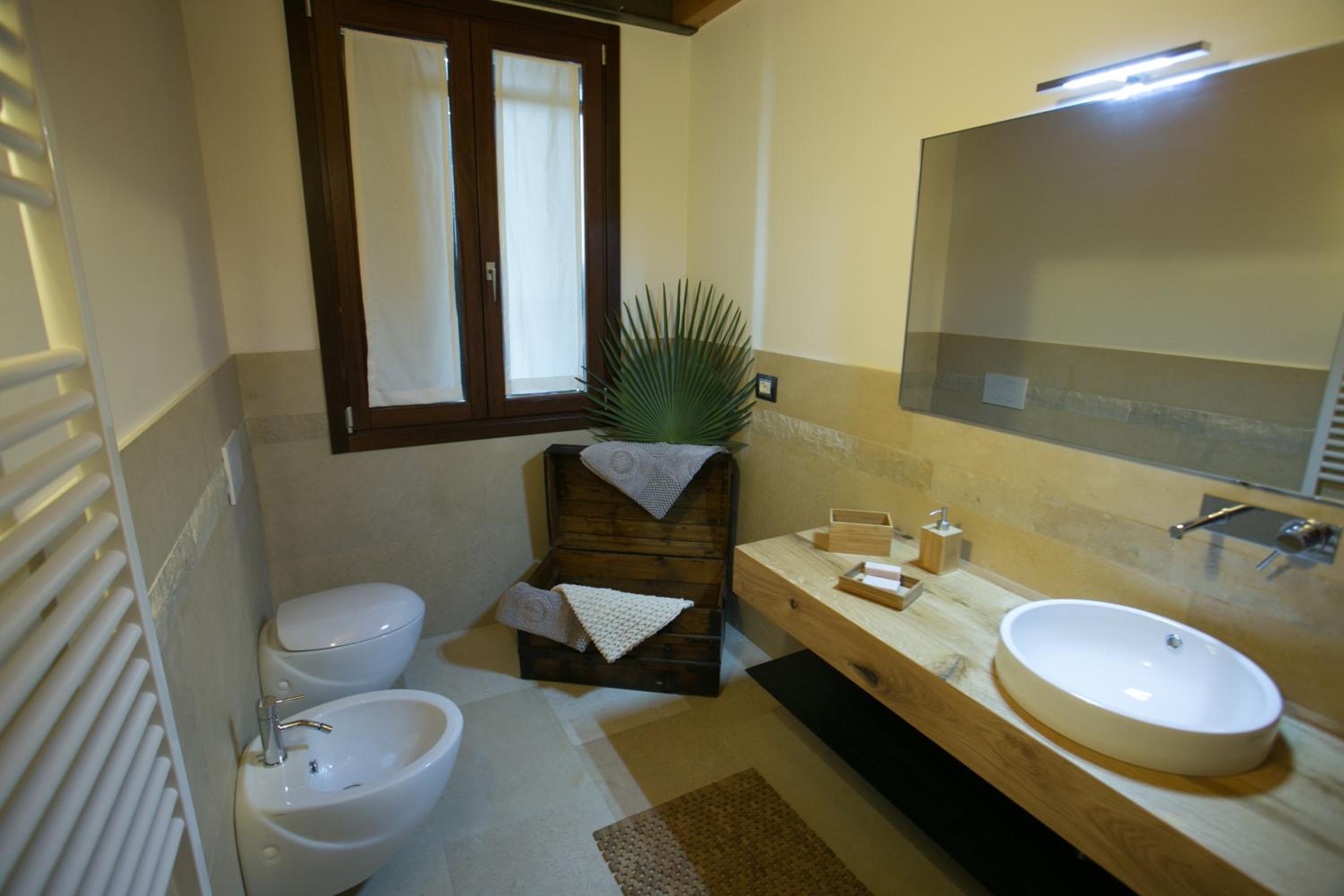 Quadruple Room with Private External Bathroom photo 3