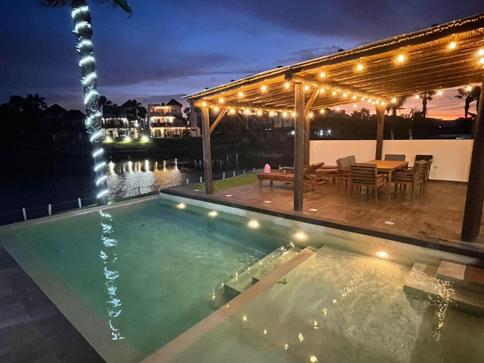 Three-Bedroom Villa - Photo 18