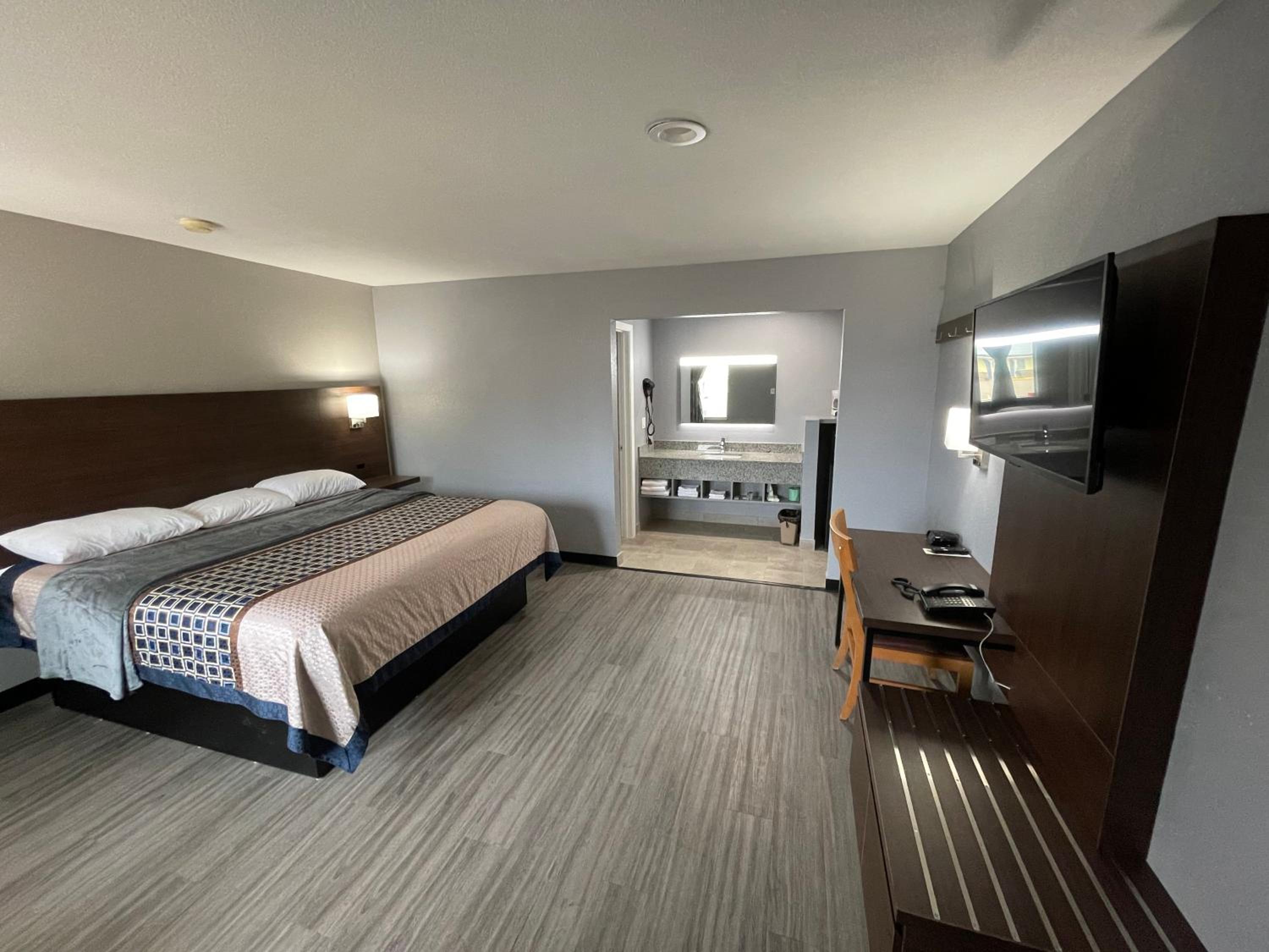 King Room - Non-Smoking photo 1