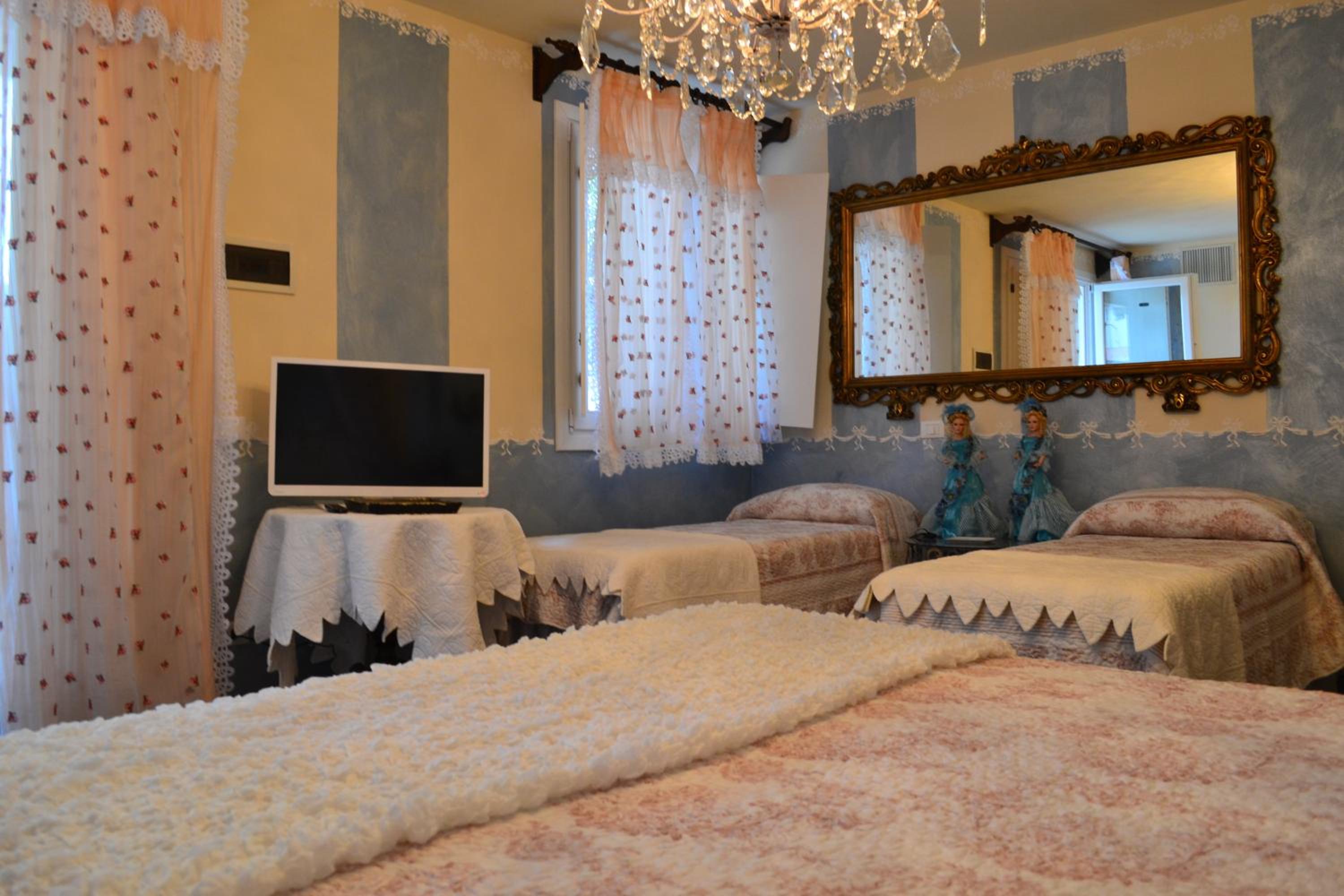 Quadruple Room - Photo 6