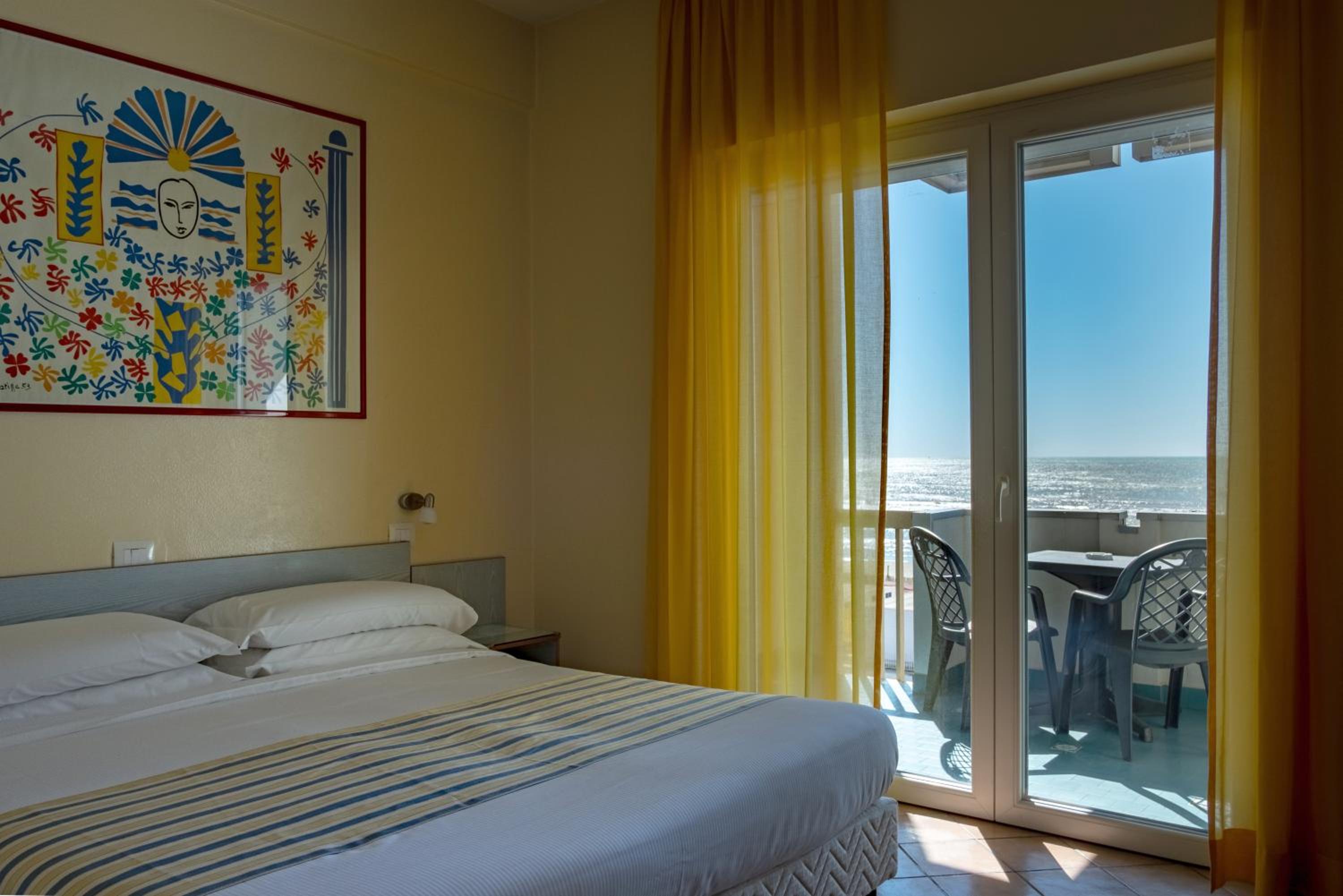 Double or Twin Room with Sea View photo 1