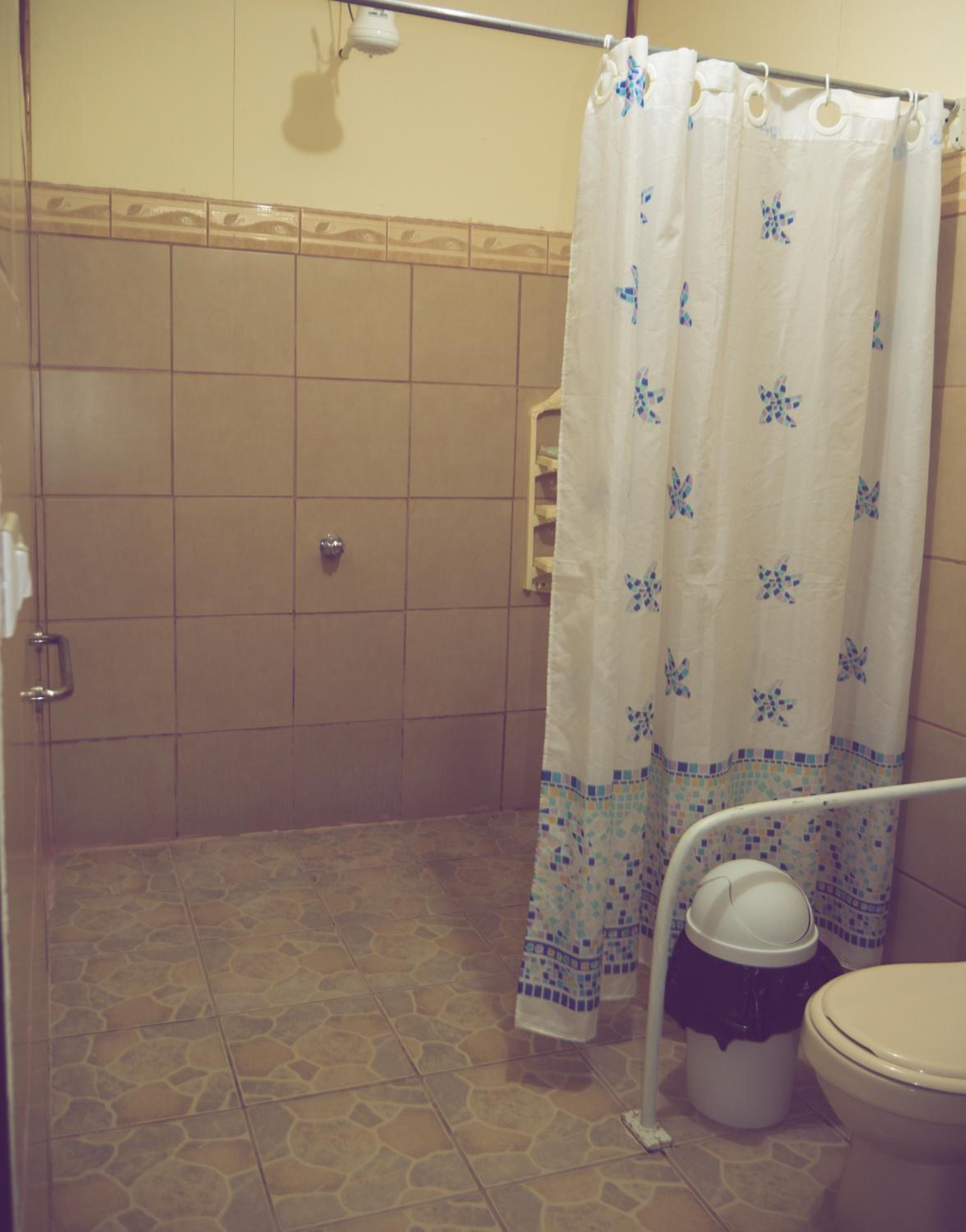 Quadruple Room with Private Bathroom photo 3