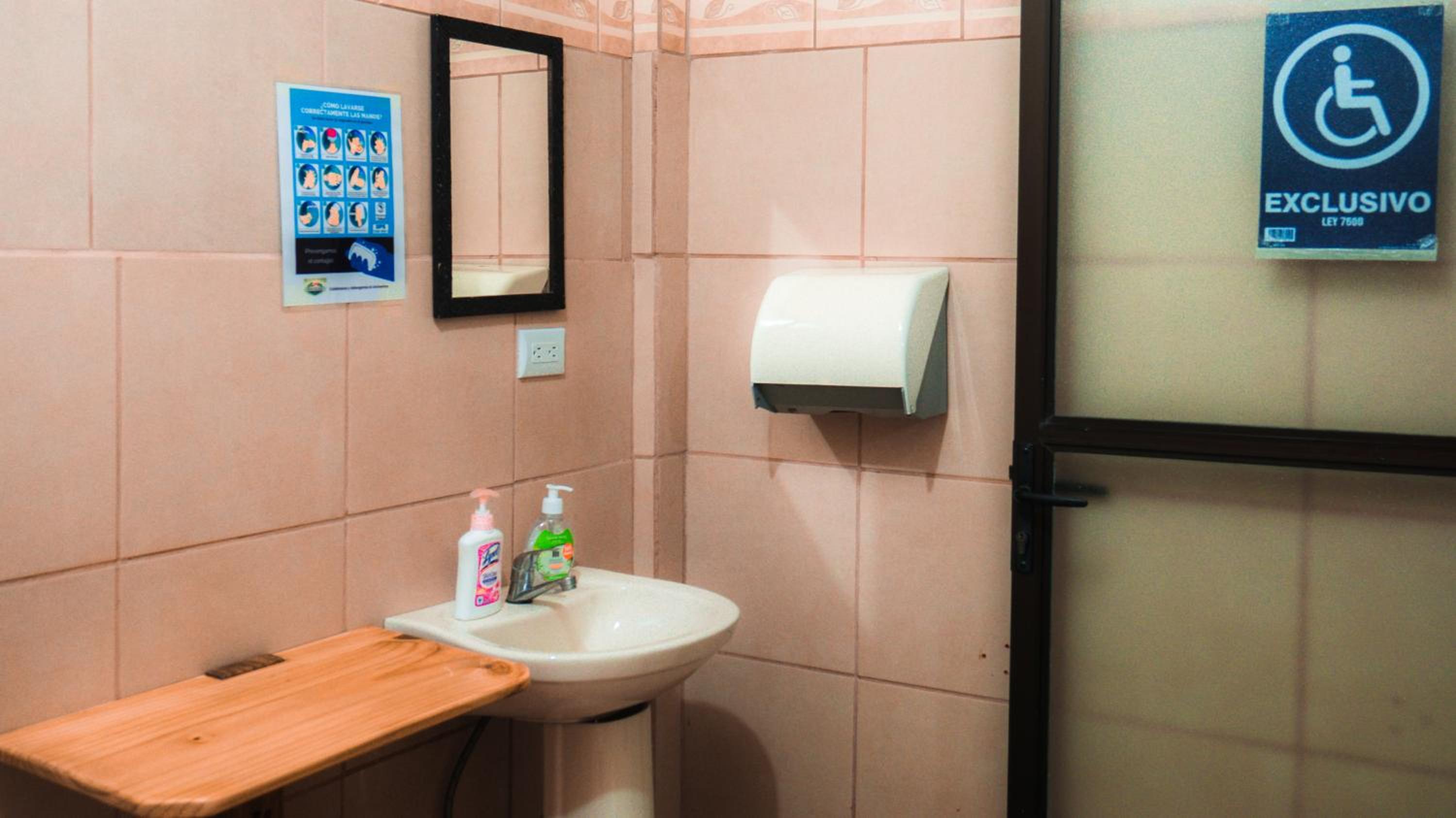 Quadruple Room with Private Bathroom photo 2