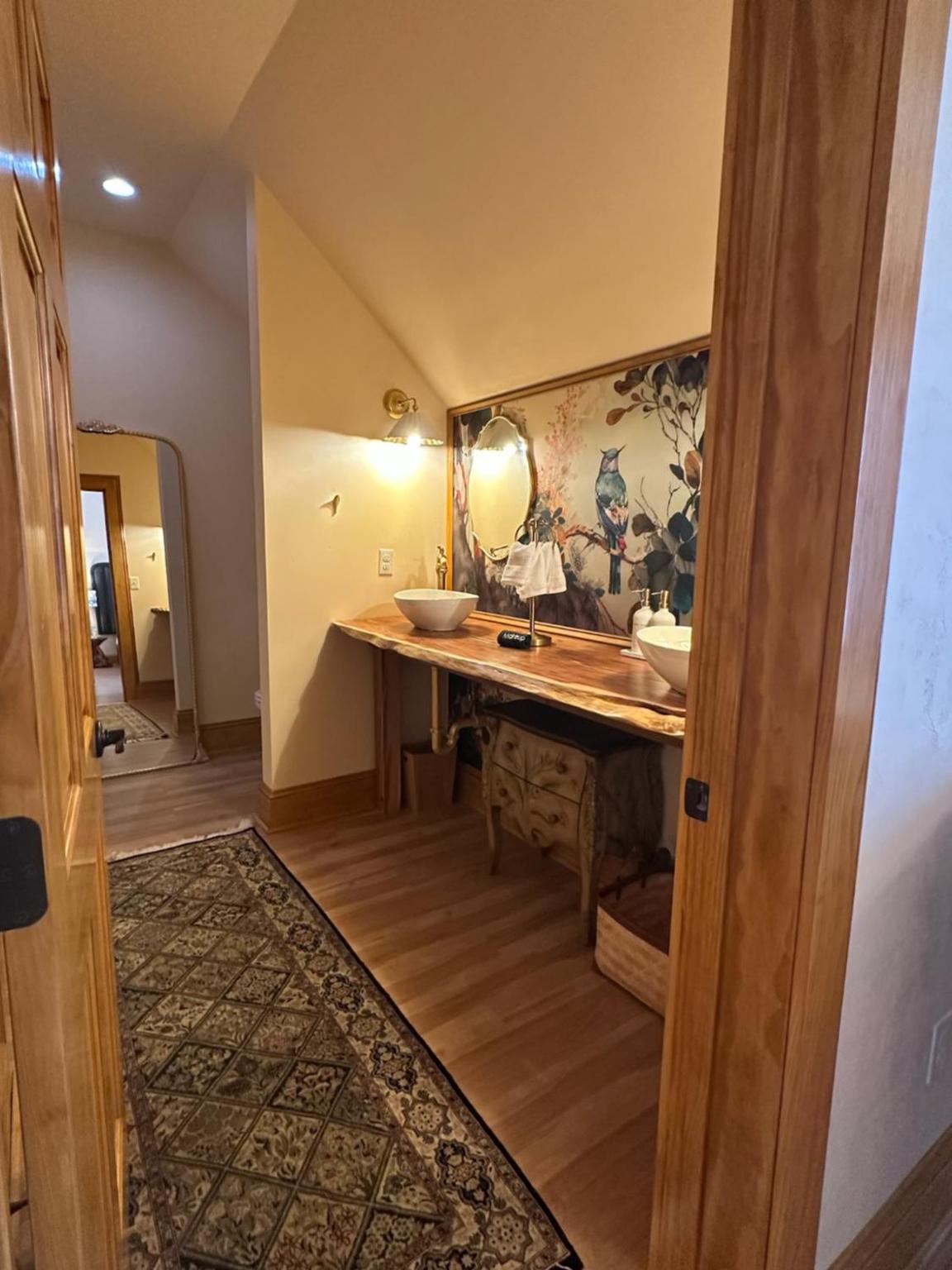 Deluxe King Suite