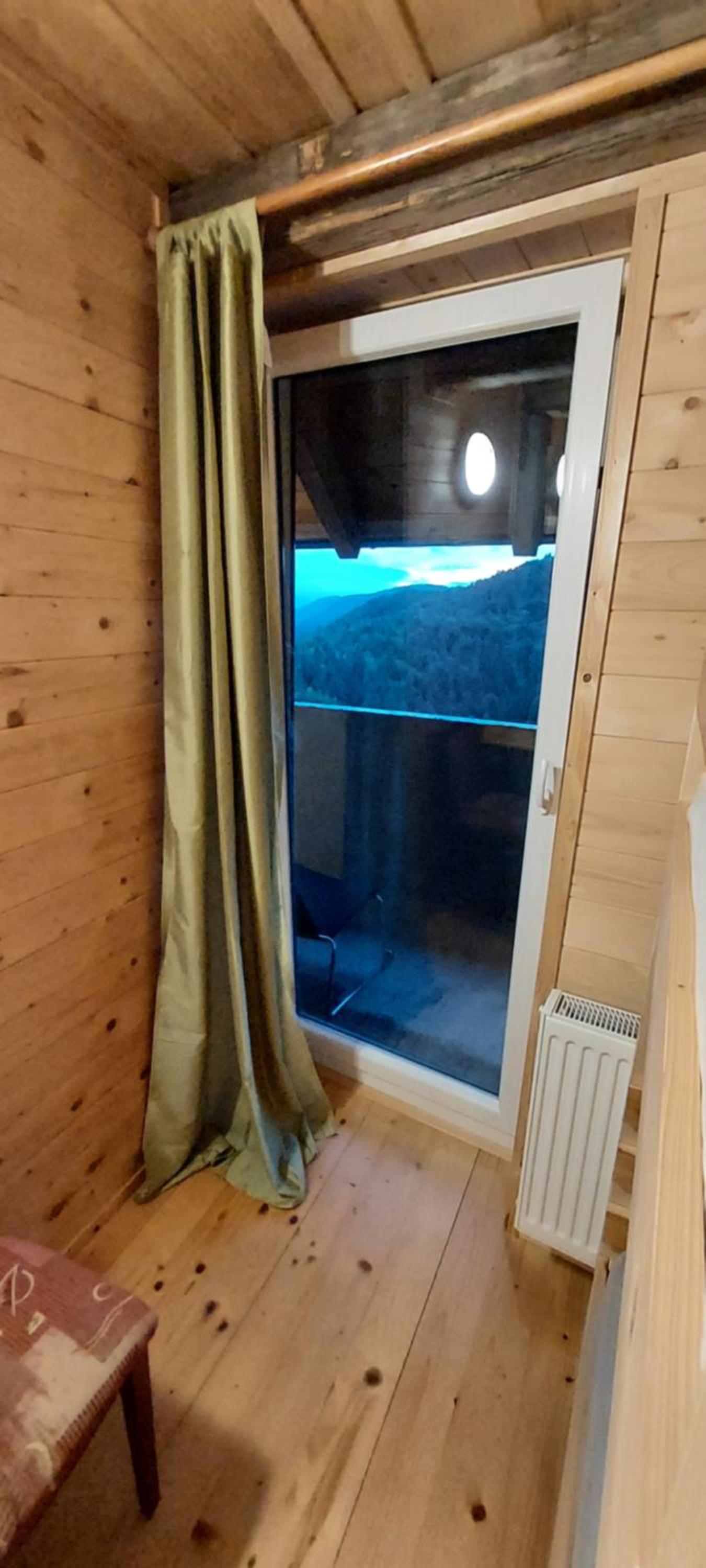 Quadruple Room with Mountain View photo 2