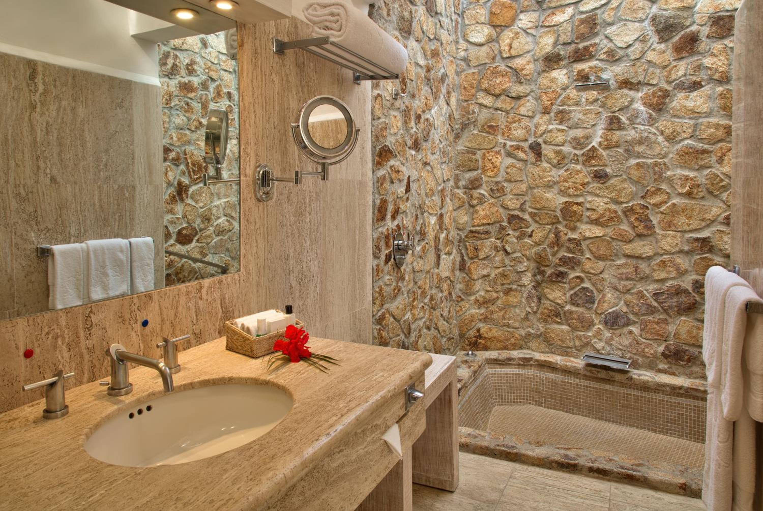 Master Suite with Hot Tub - Photo 5