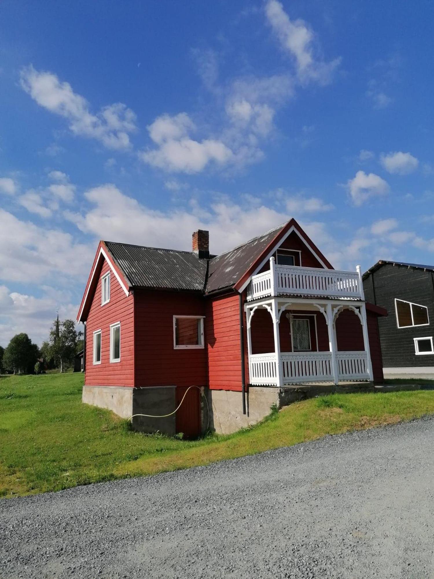 Three-Bedroom House - Photo 10