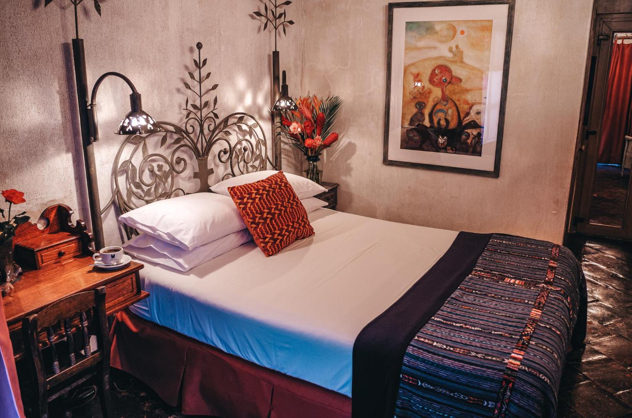 The Passionflower Room - Queen Bed