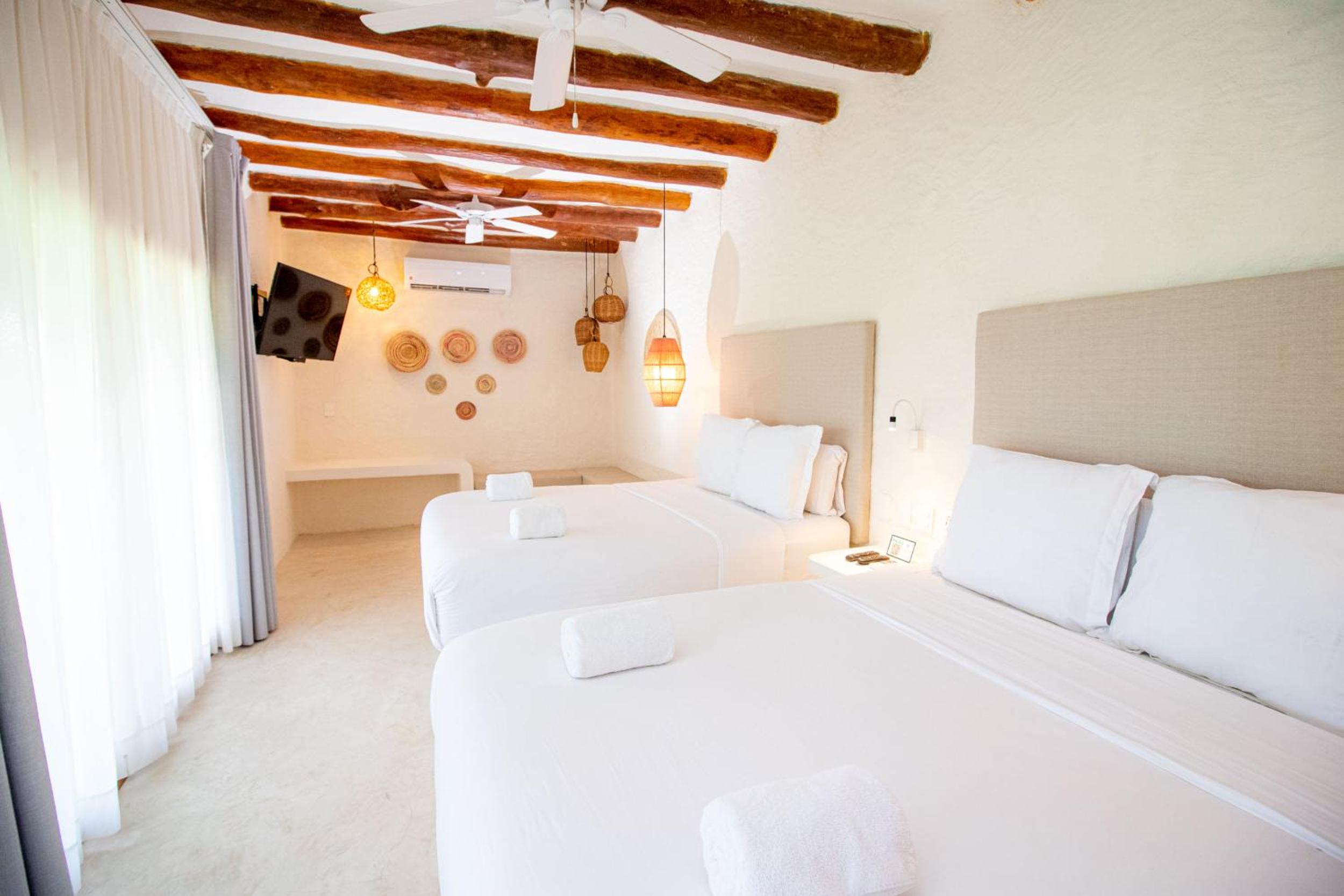 Suite with Two Double Beds - Photo 9