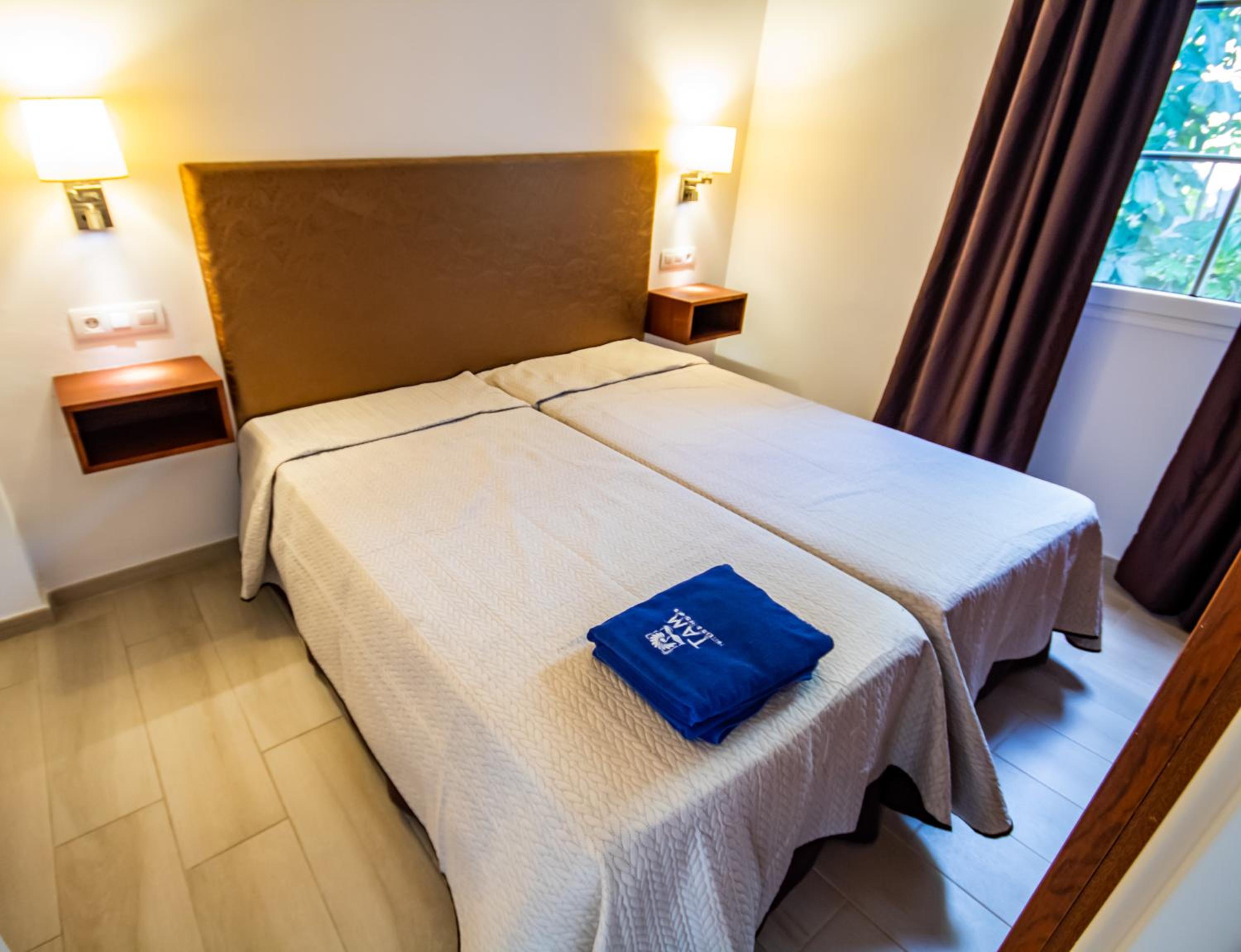 Apartamento de una habitación con balcón o terraza