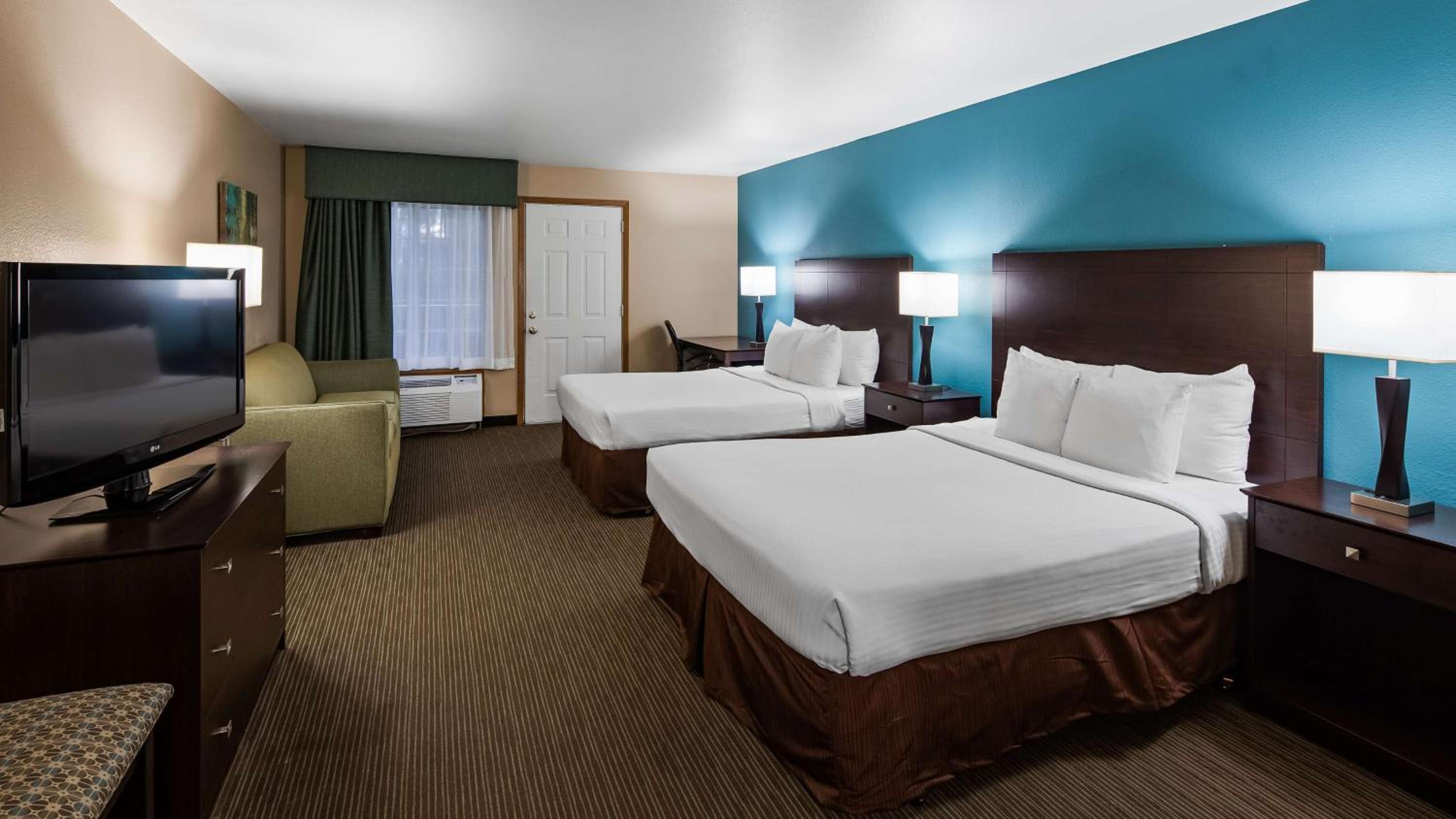Queen Room with Two Queen Beds - Disability Access - Photo 1