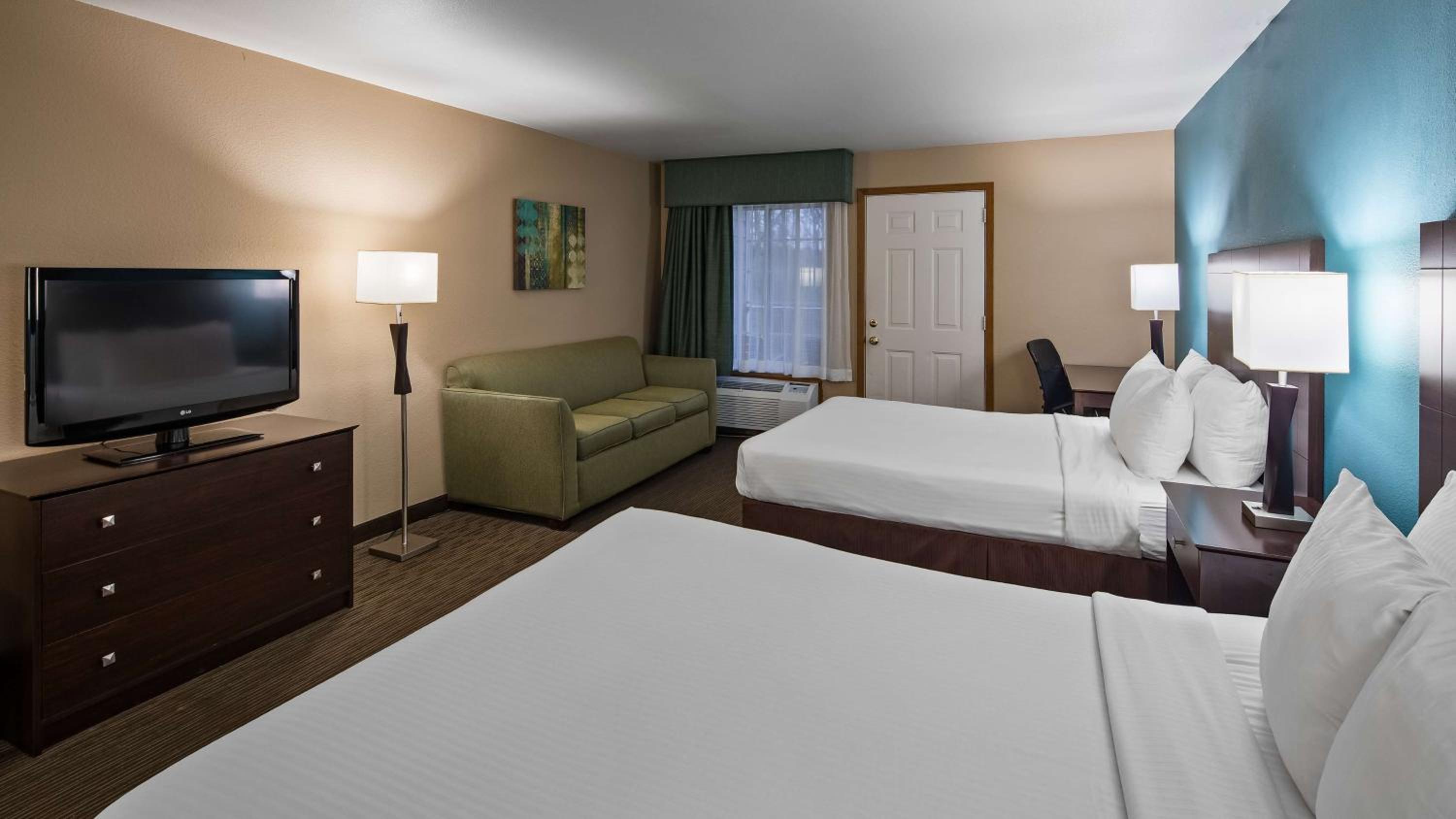 Queen Room with Two Queen Beds - Disability Access - Photo 3