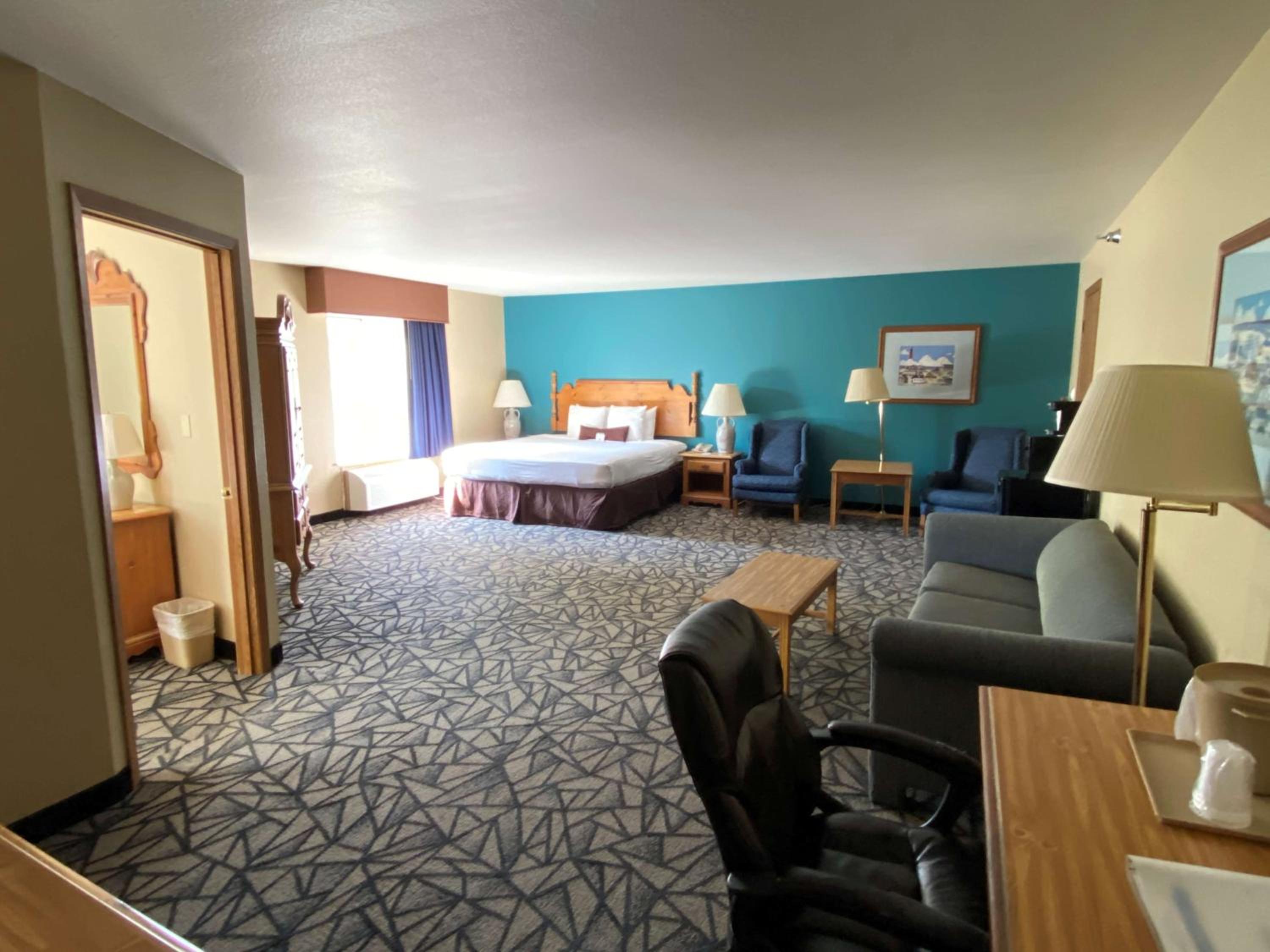 Queen Suite with Two Queen Beds - Photo 1