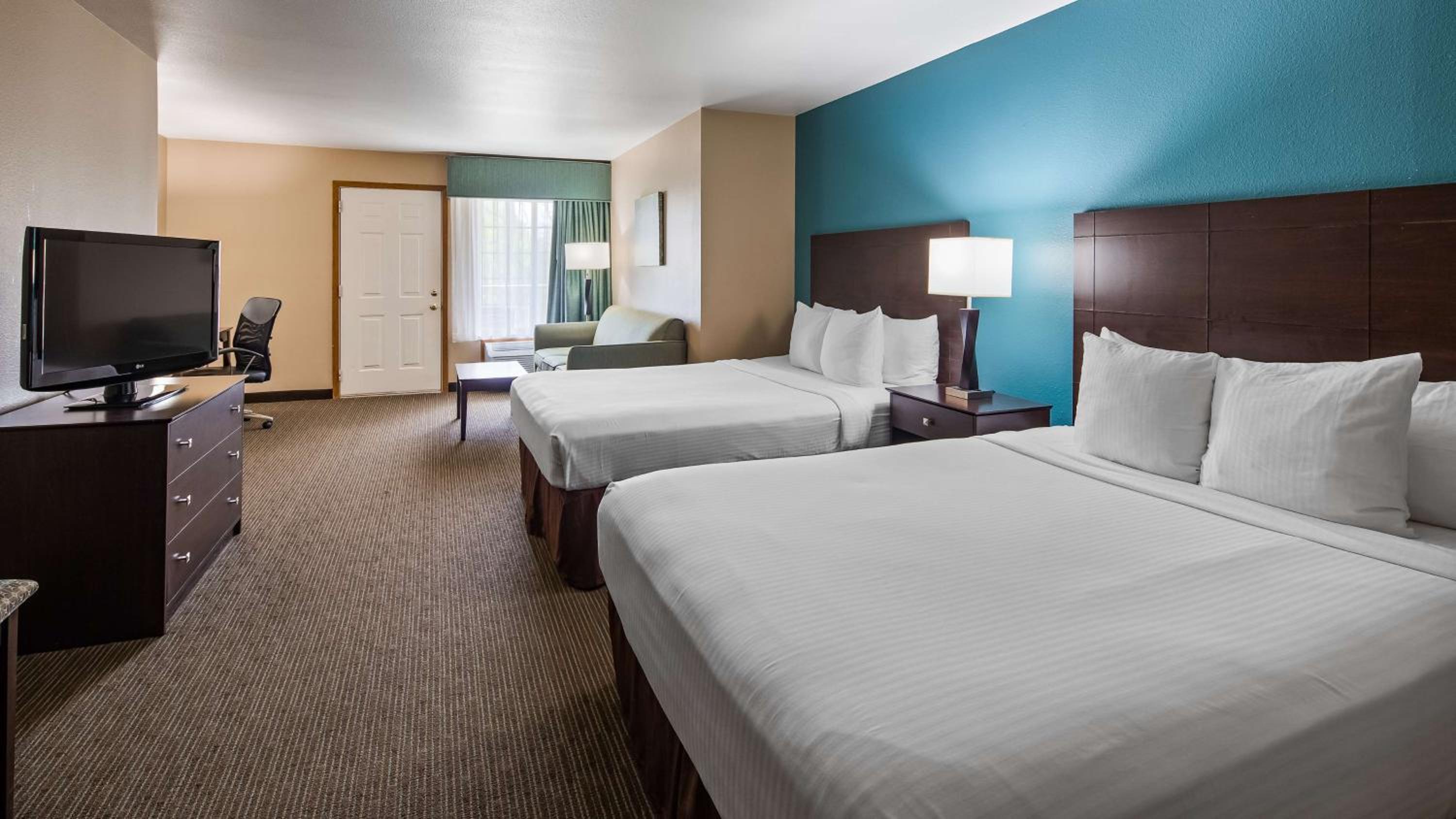 Queen Room with Two Queen Beds - Photo 1