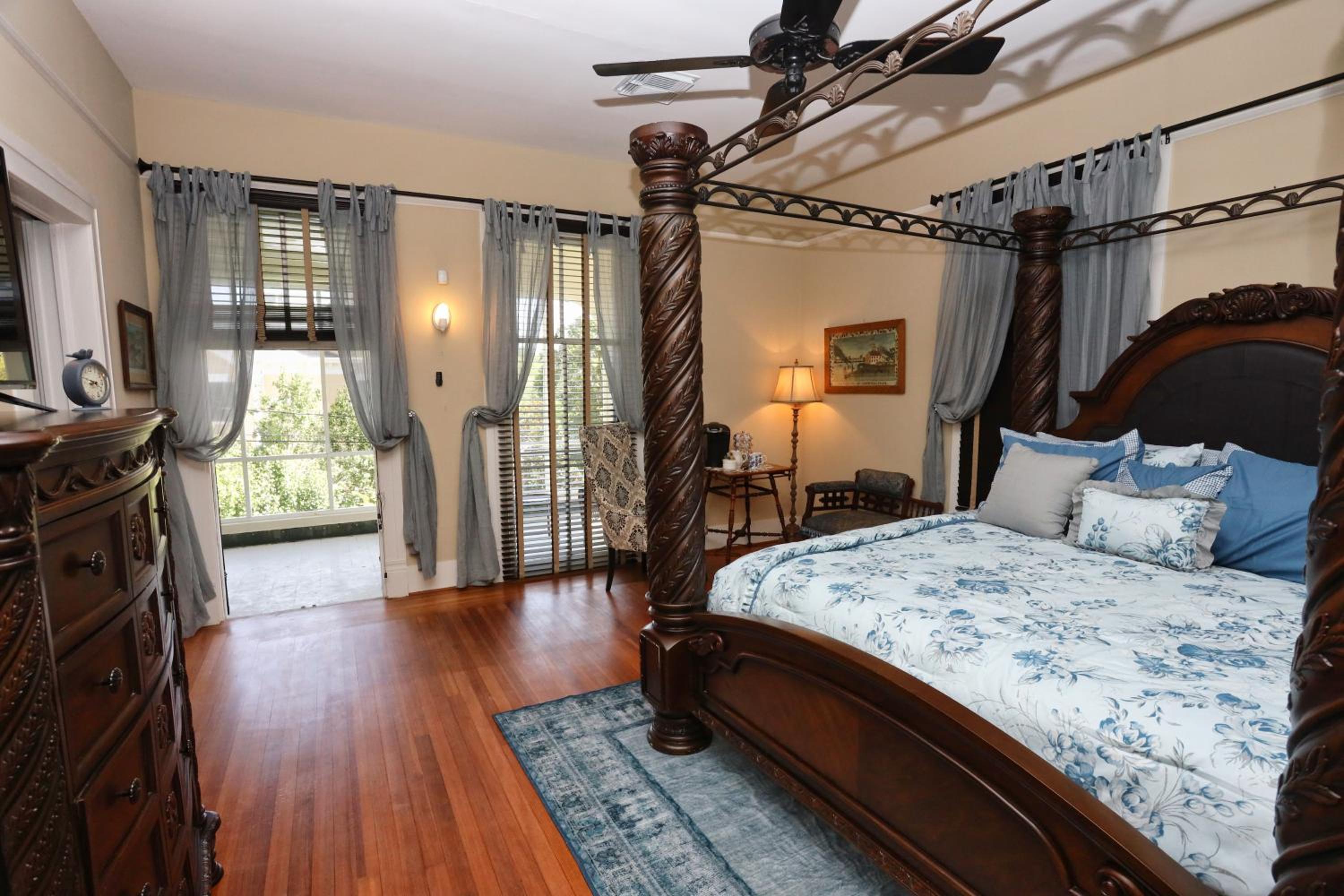 King Room with Balcony photo 1