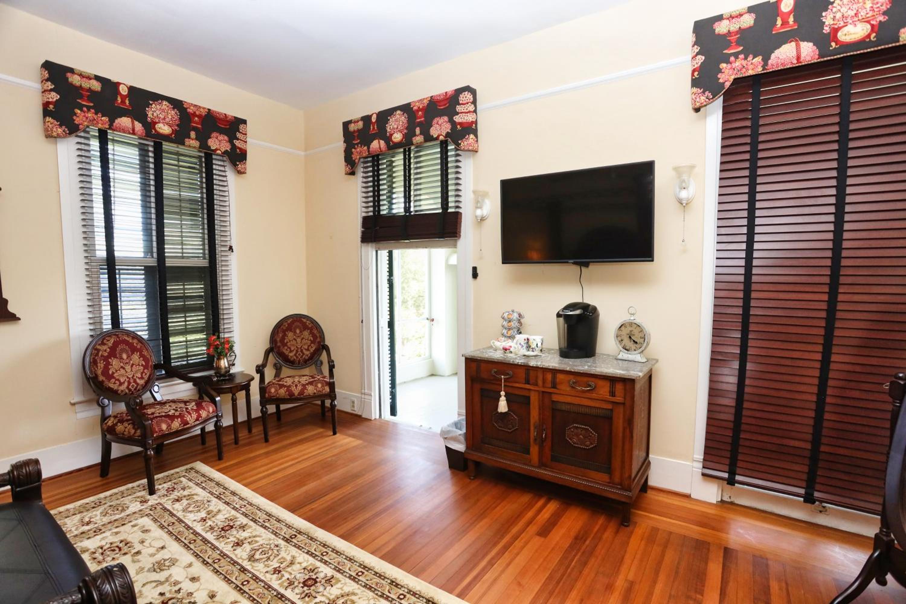 King Room with Balcony photo 1