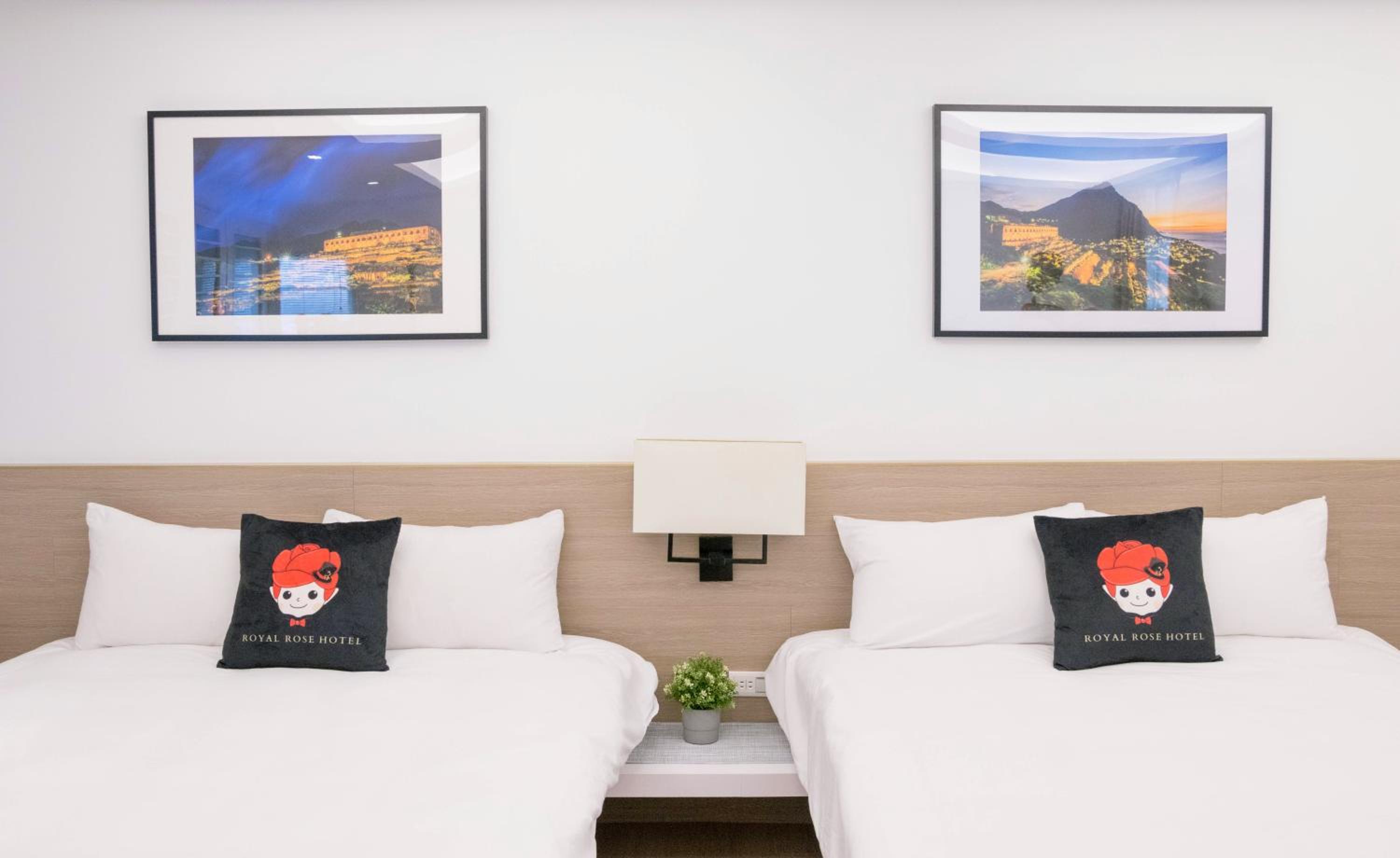 Quadruple Room with Sea View - Photo 3