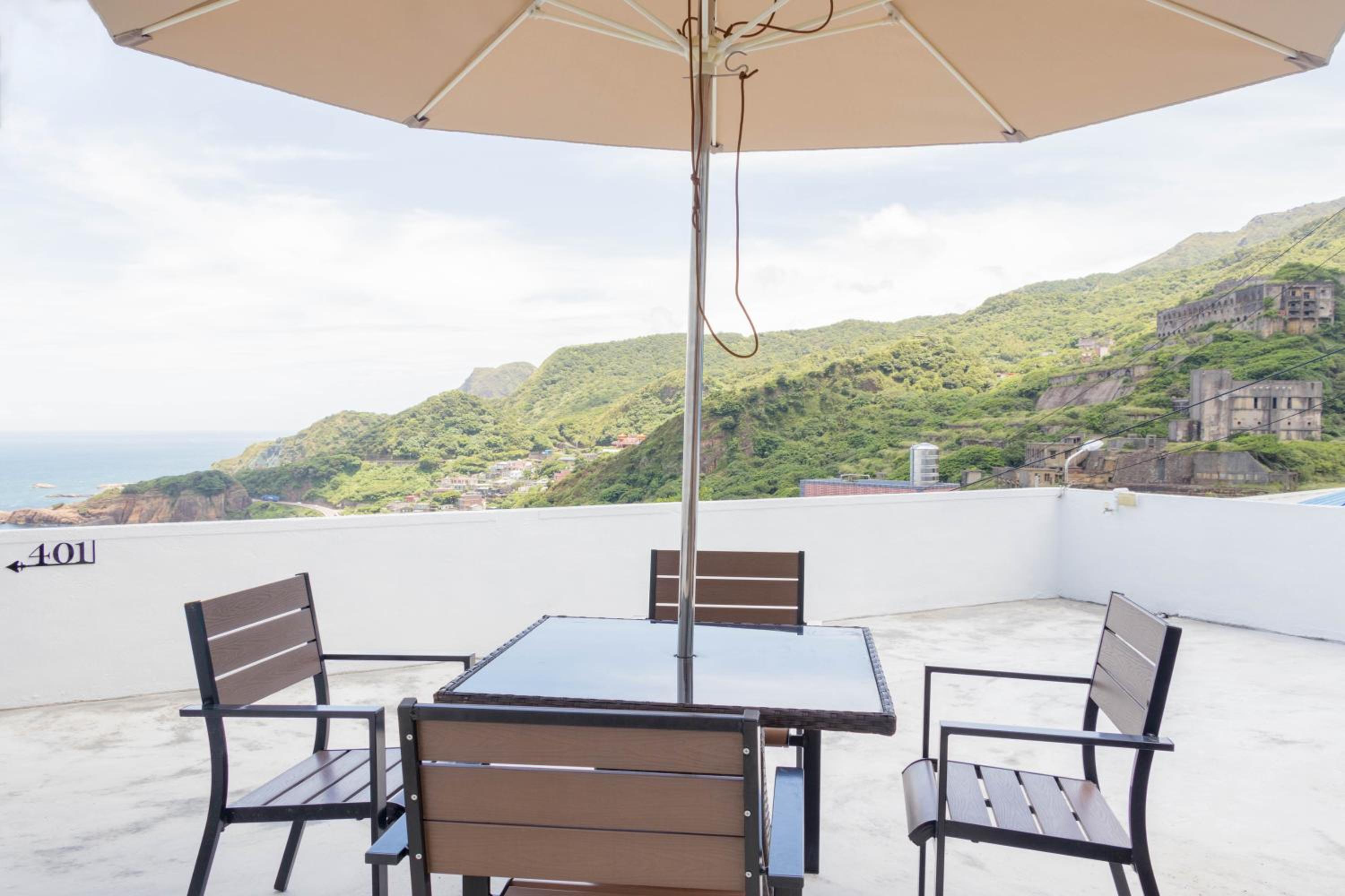 Quadruple Room with Sea View - Photo 4