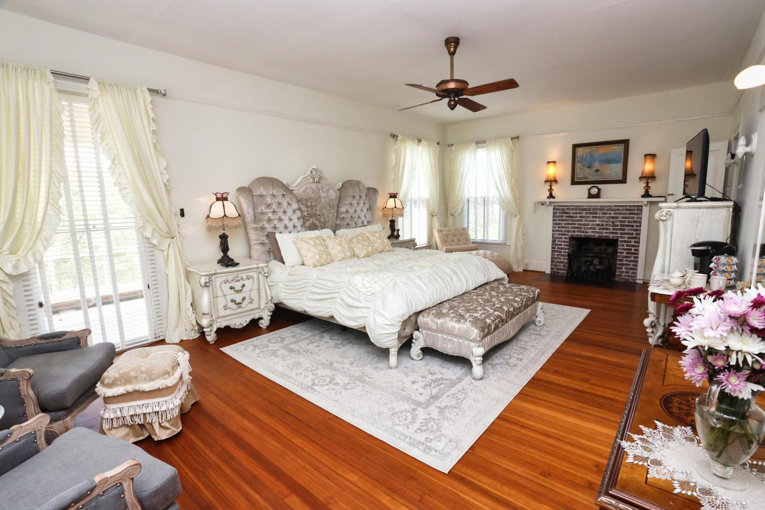 King Room with Balcony photo 1