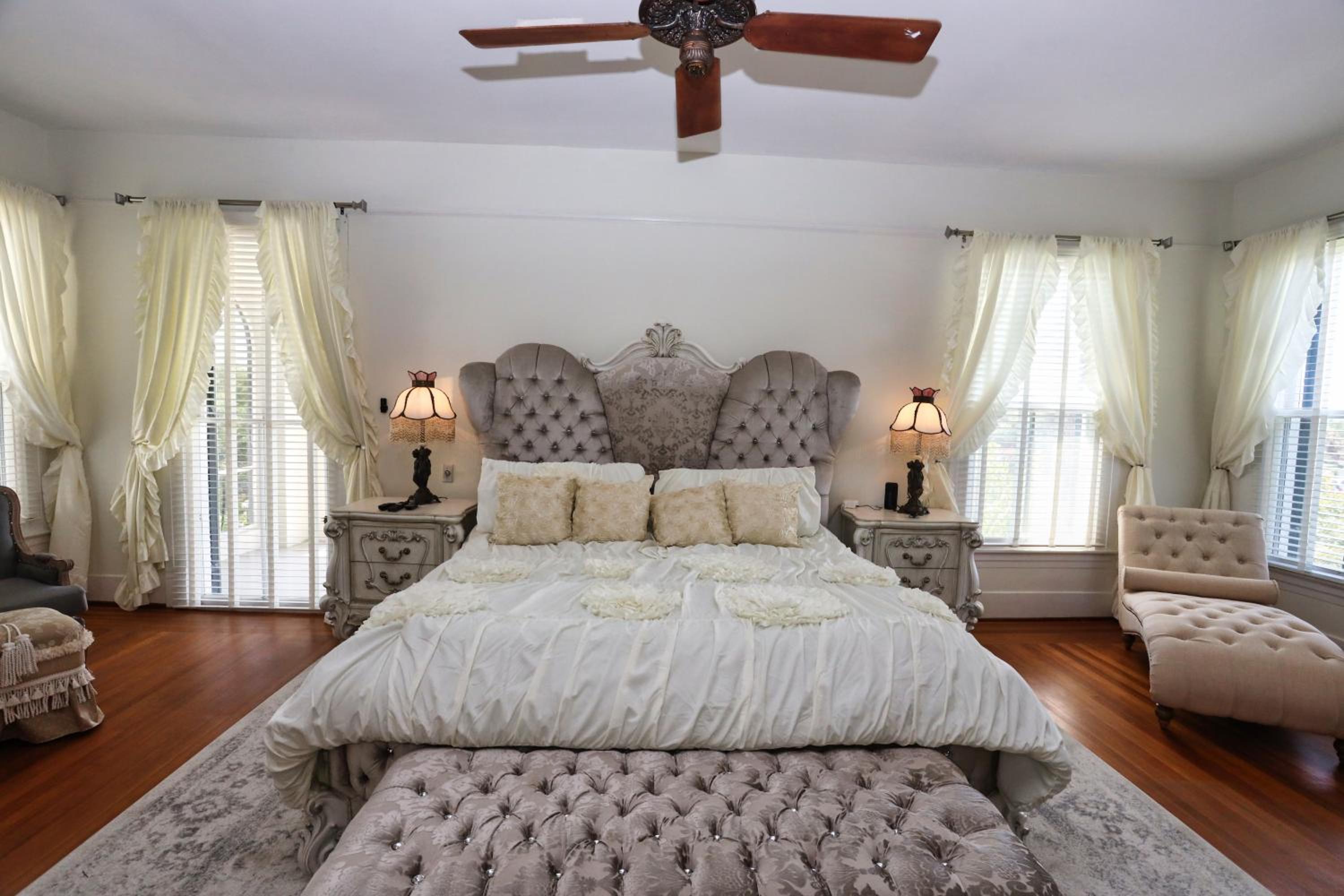 King Room with Balcony photo 2