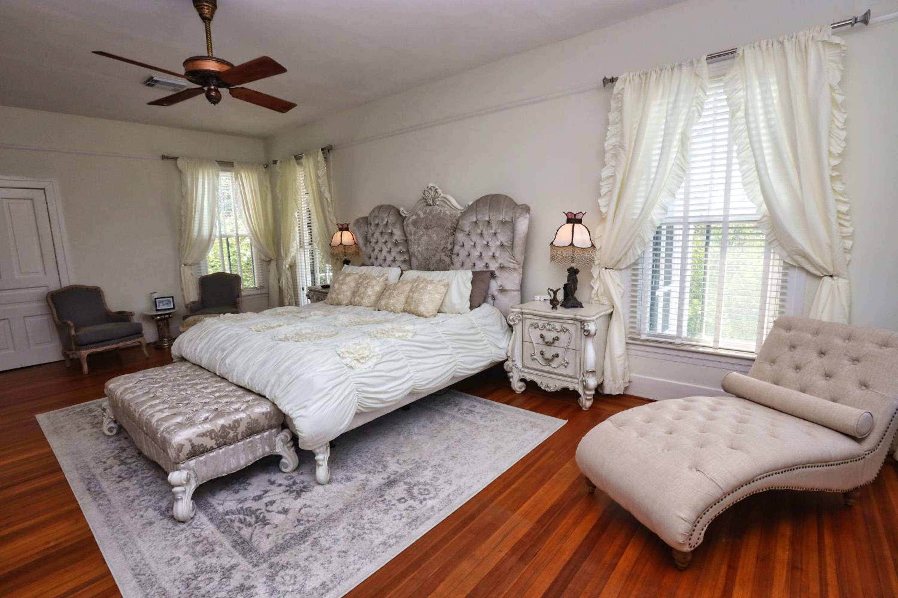 King Room with Balcony photo 3