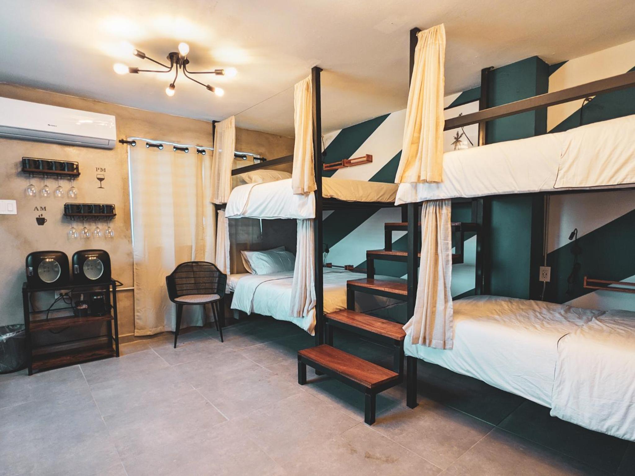 8-Bed Mixed Dormitory Room photo 2