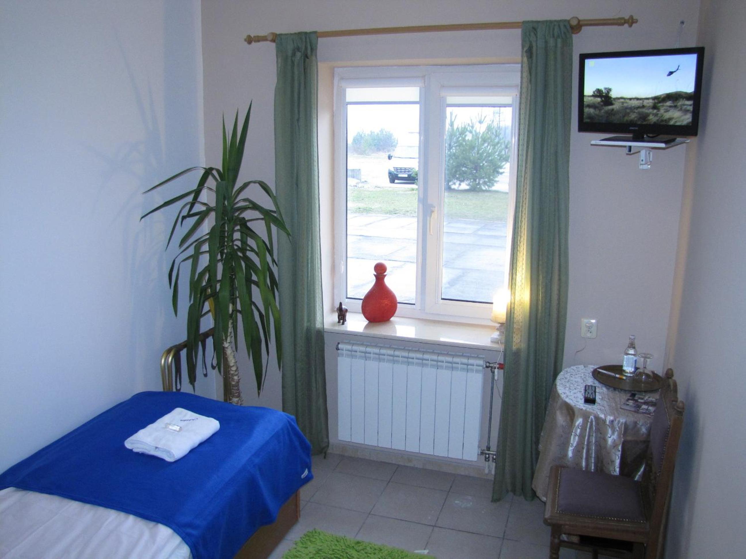 Single Room with Private Bathroom photo 2