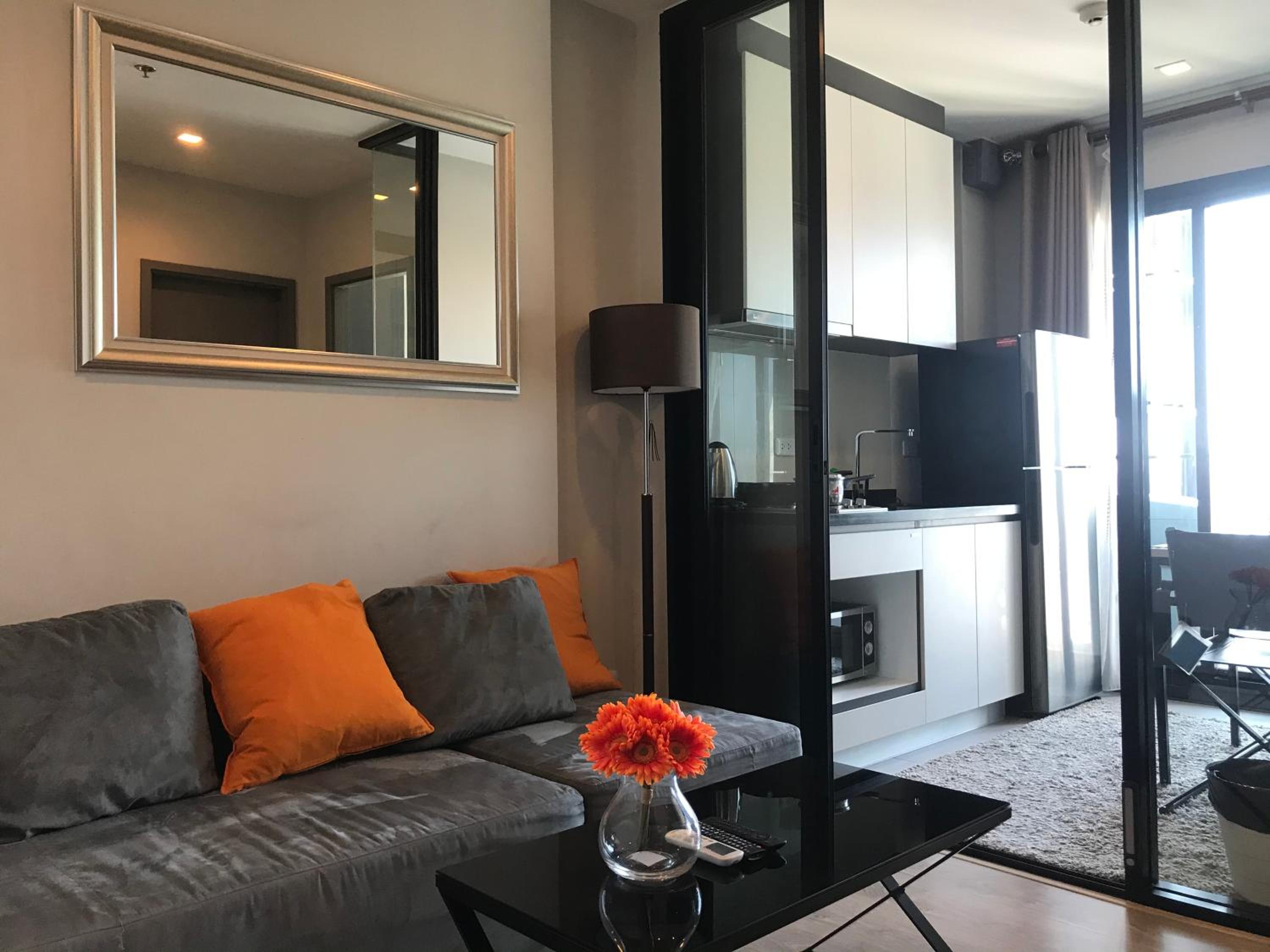 One-Bedroom Apartment with City View - Photo 1