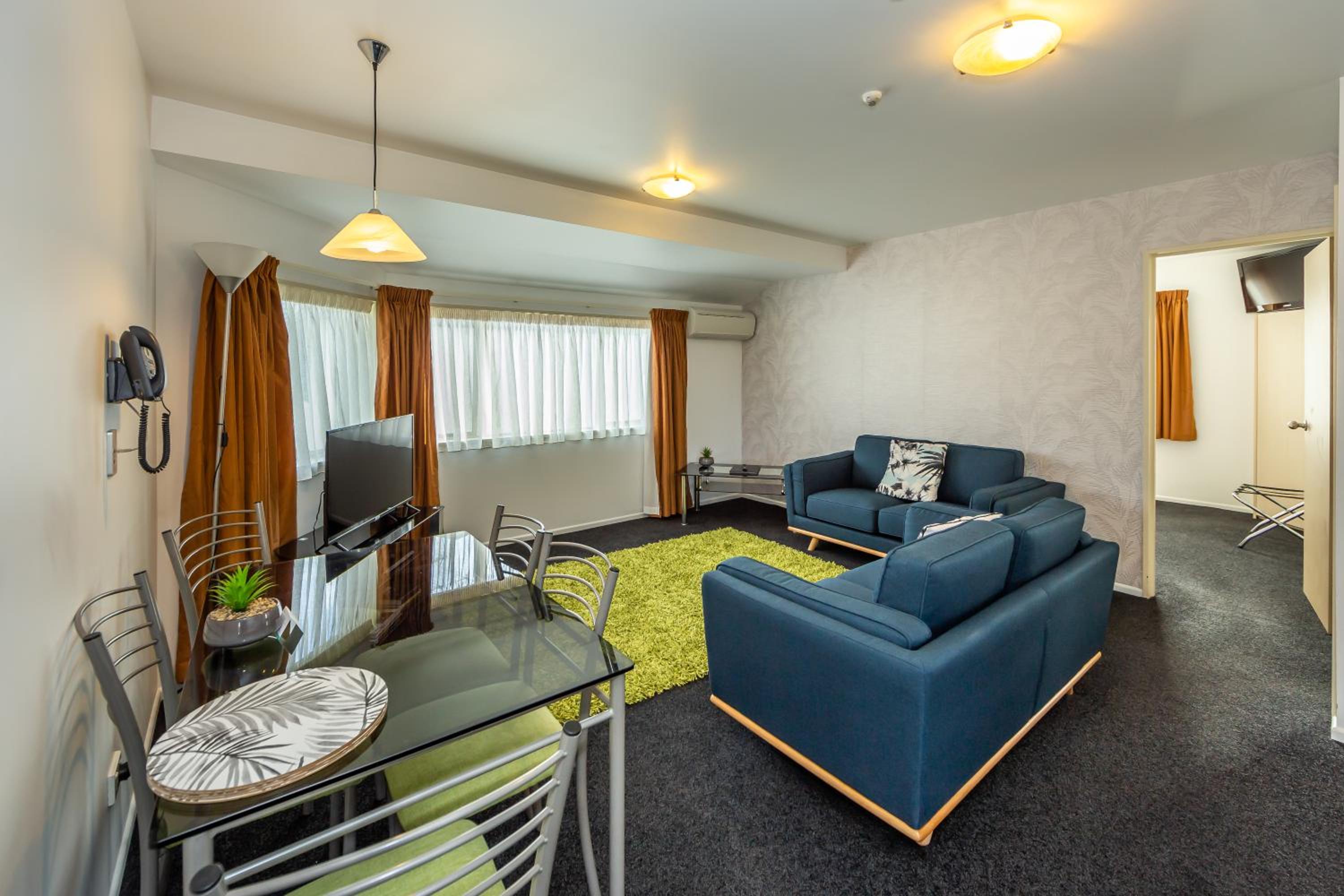 Two-Bedroom Spa Apartment - Photo 8